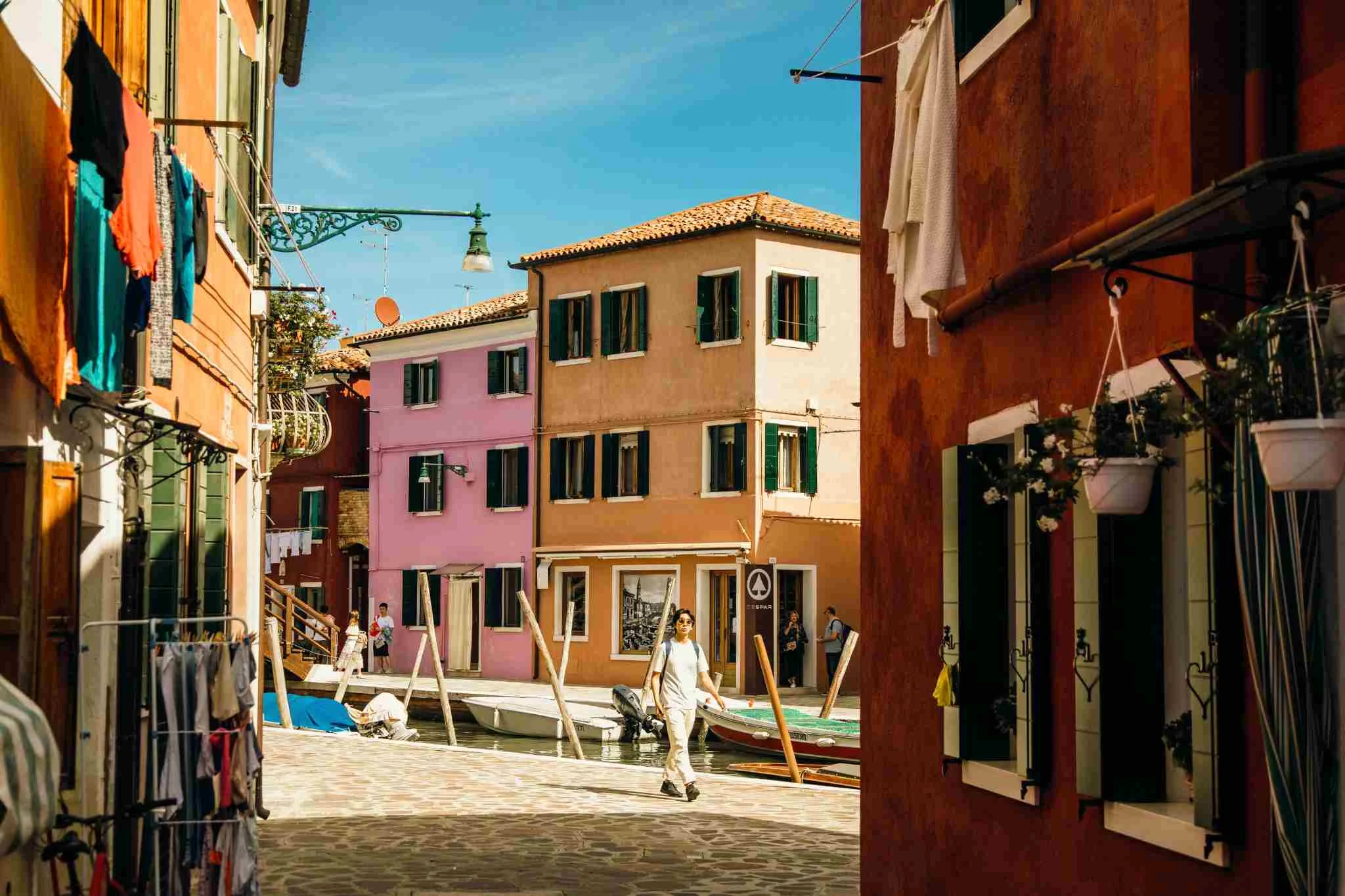 Premium lagoon: Murano glass, Burano & Sant'Erasmo winery