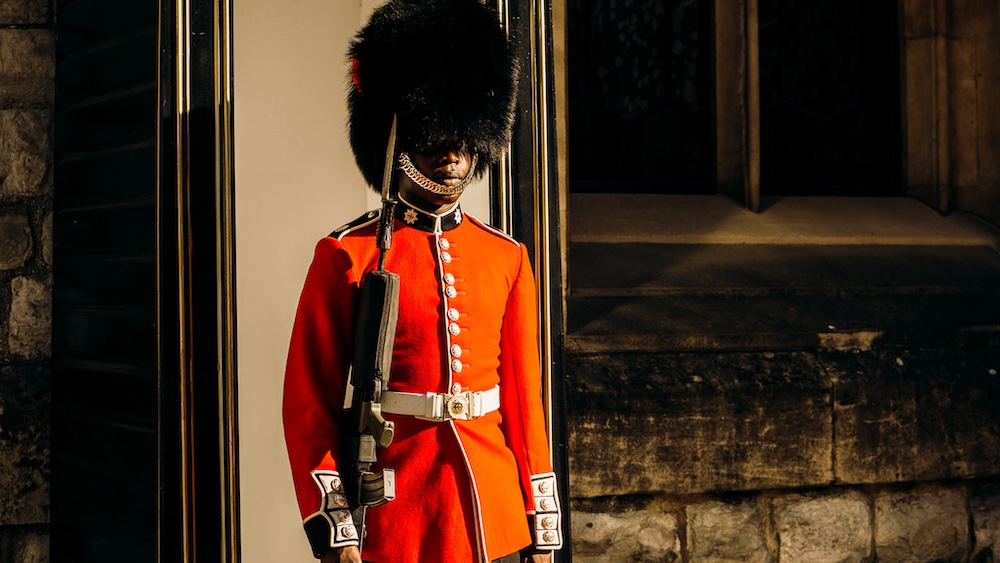 Tower of London Private Tour & River Cruise: Crown Jewels & Royal Secrets