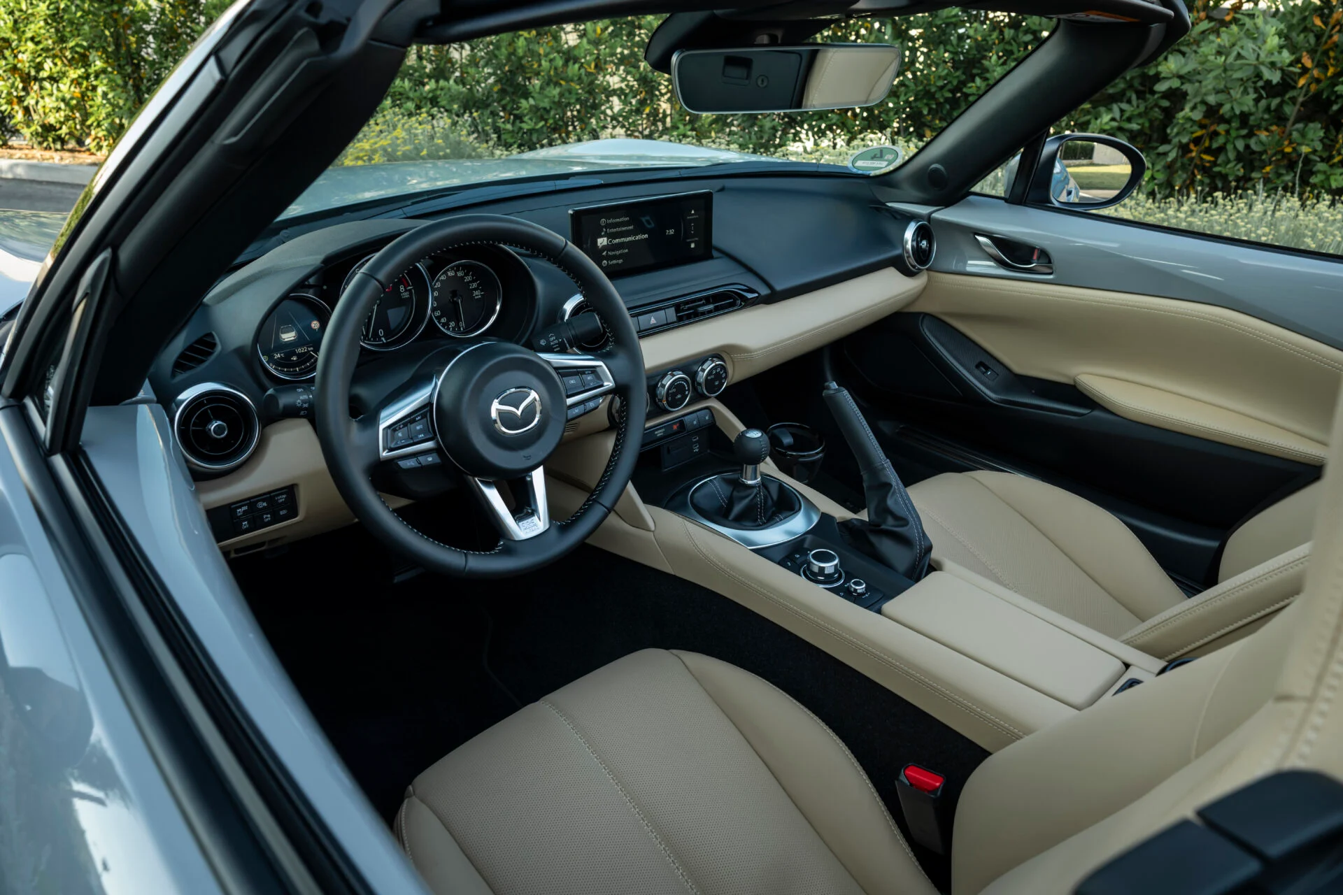 mazda_mx-5_35th_anniversary_2024_mazda_mx-5_ag_int_3_highres