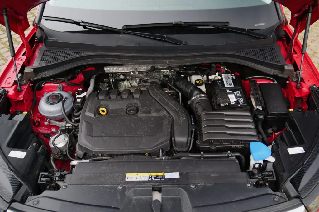 Närbild av bilmotor