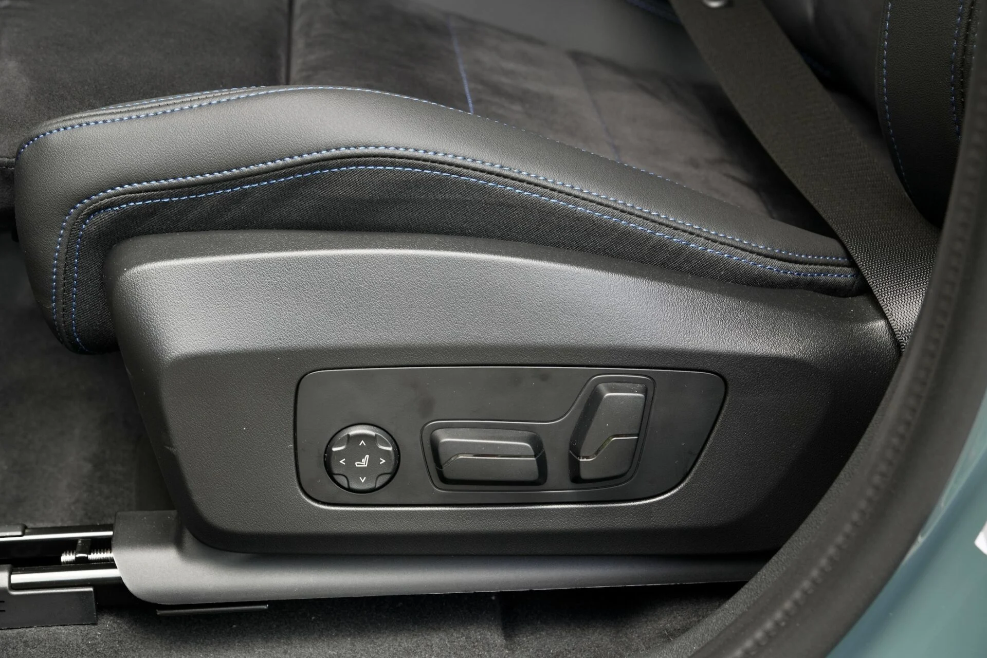 TEST BMW iX1 eDrive20 FC MBB72