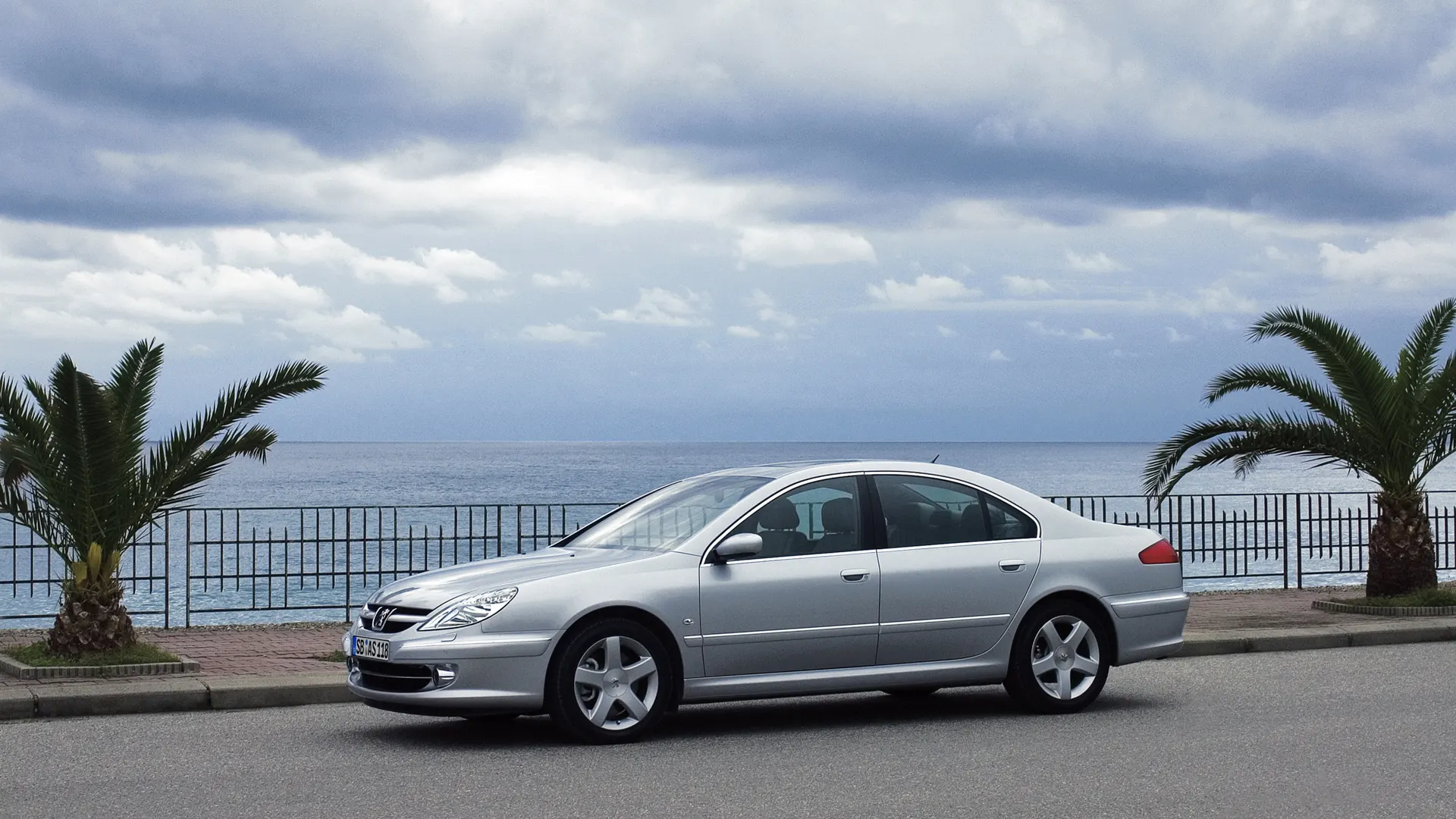 Peugeot-607