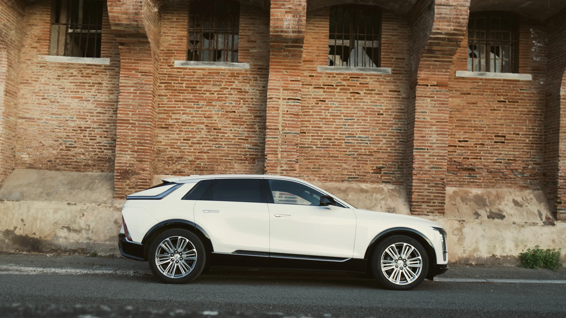 Cadillac-Lyriq-21