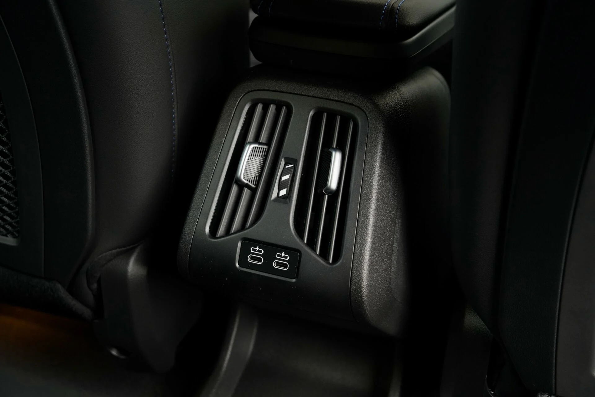 TEST BMW iX1 eDrive20 FC MBB61