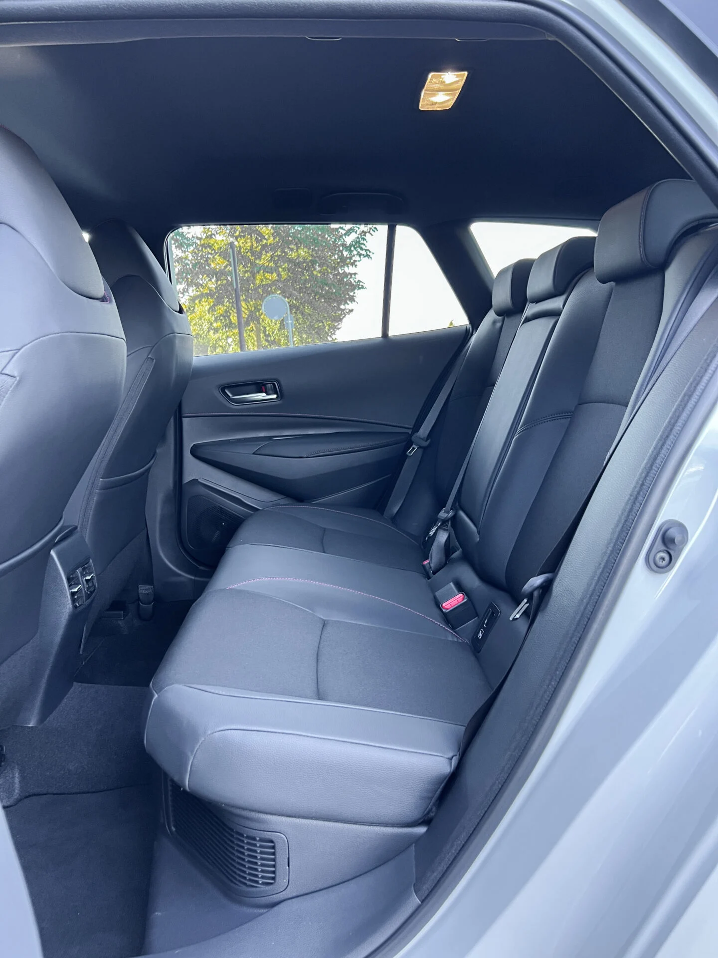 Toyota-Corolla-Touring-Sports-GR-Sport-02