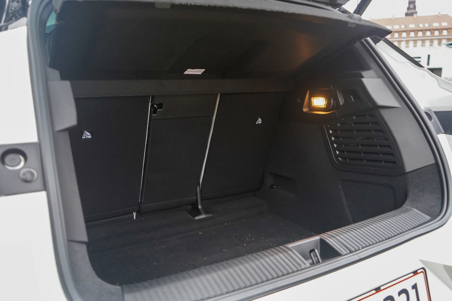 Ford Explorer vs Renault Scenic E-Tech-32