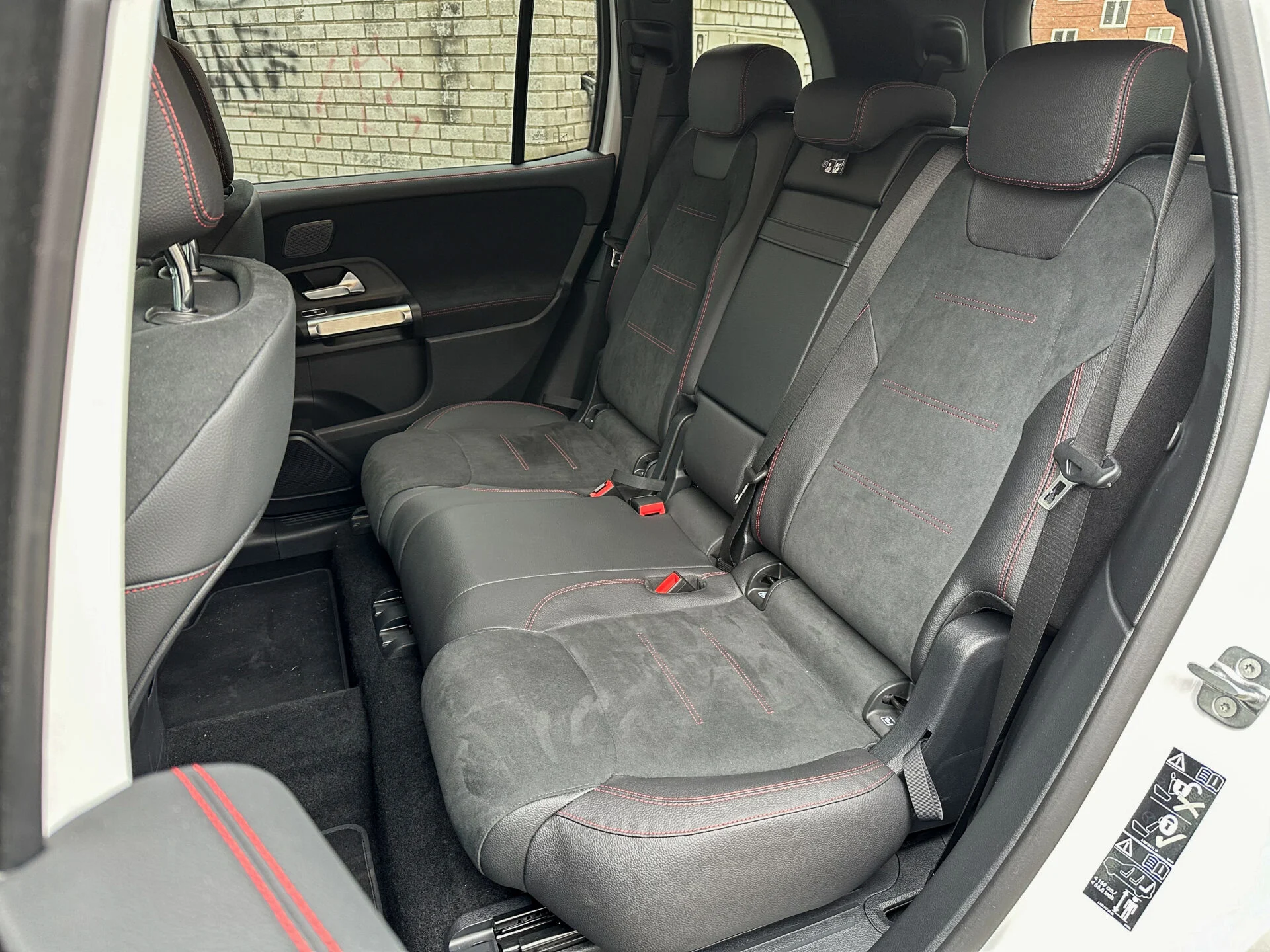 Mercedes-Benz GLB 220d-36