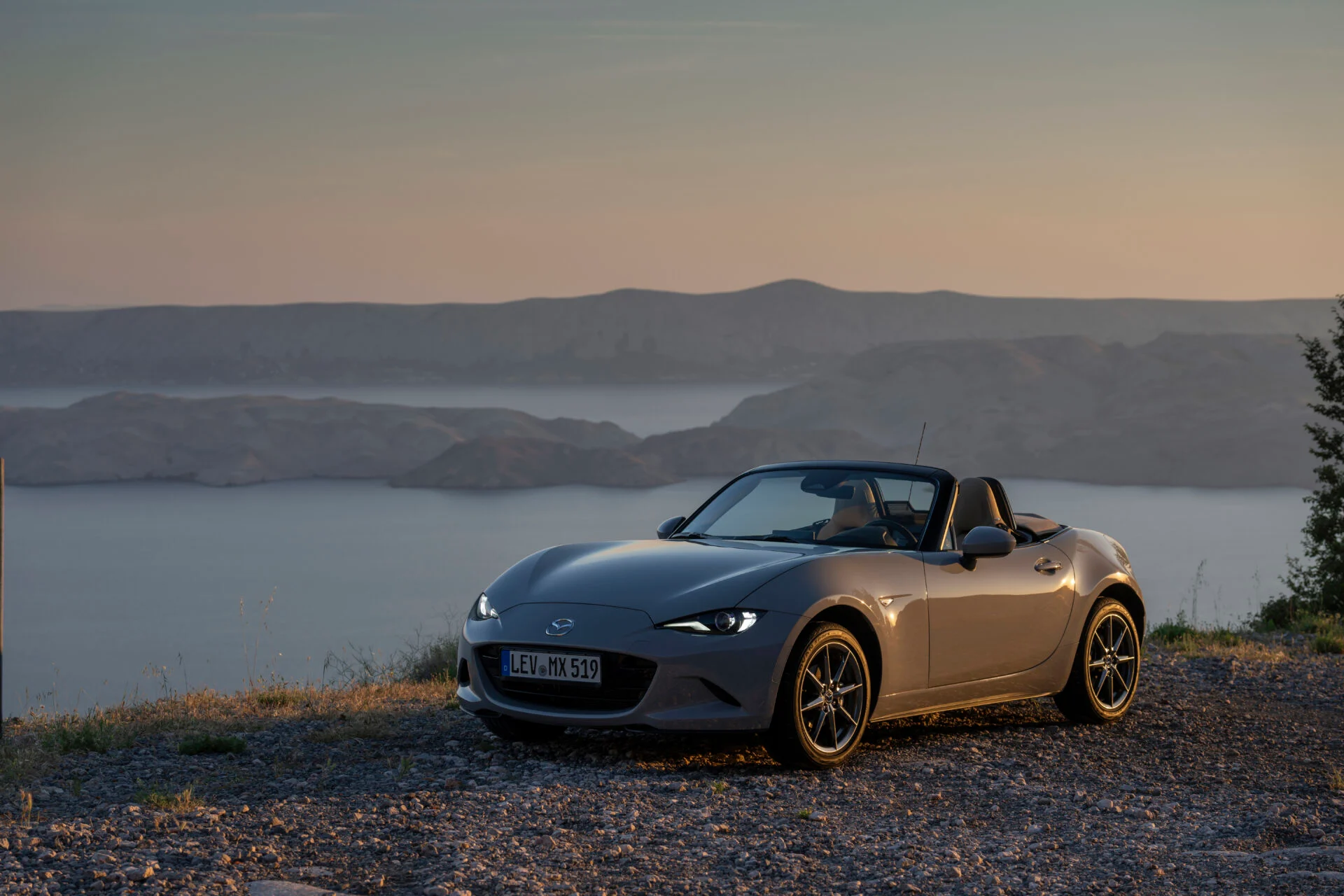 mazda_mx-5_35th_anniversary_2024_mazda_mx-5_ag_still_11_highres