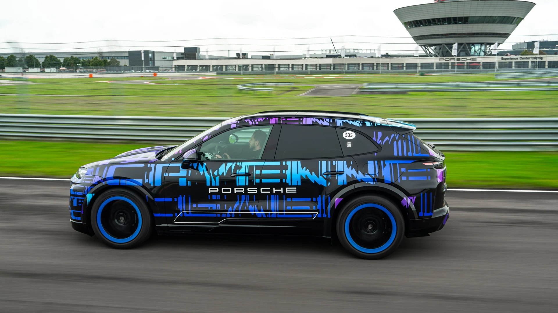 Porsche-Cayenne-Electric-5