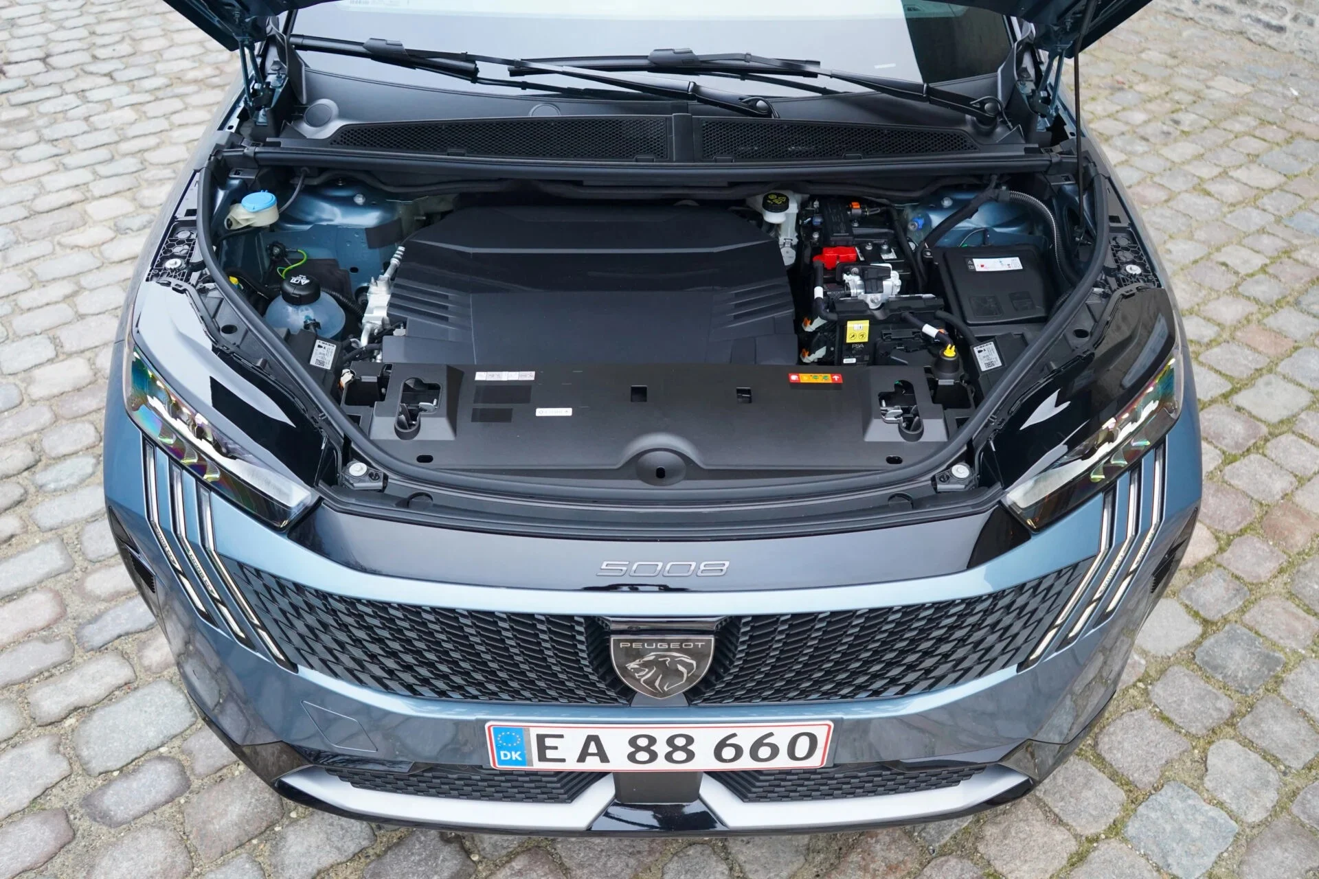 imgi 24 Peugeot-E-5008-31