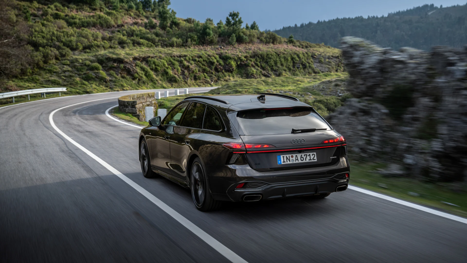 Audi-A6-Avant-11