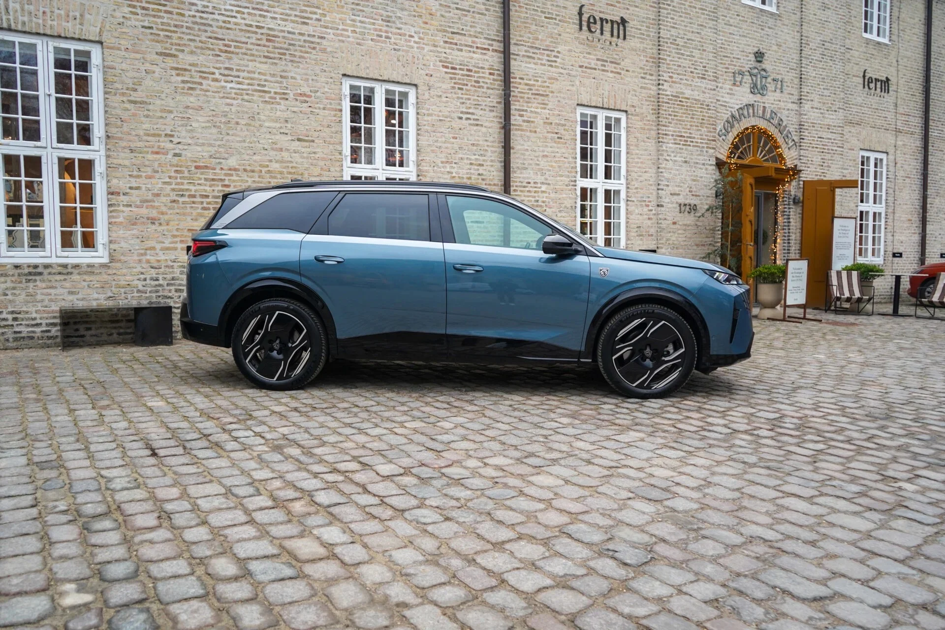 imgi 4 Peugeot-E-5008-35