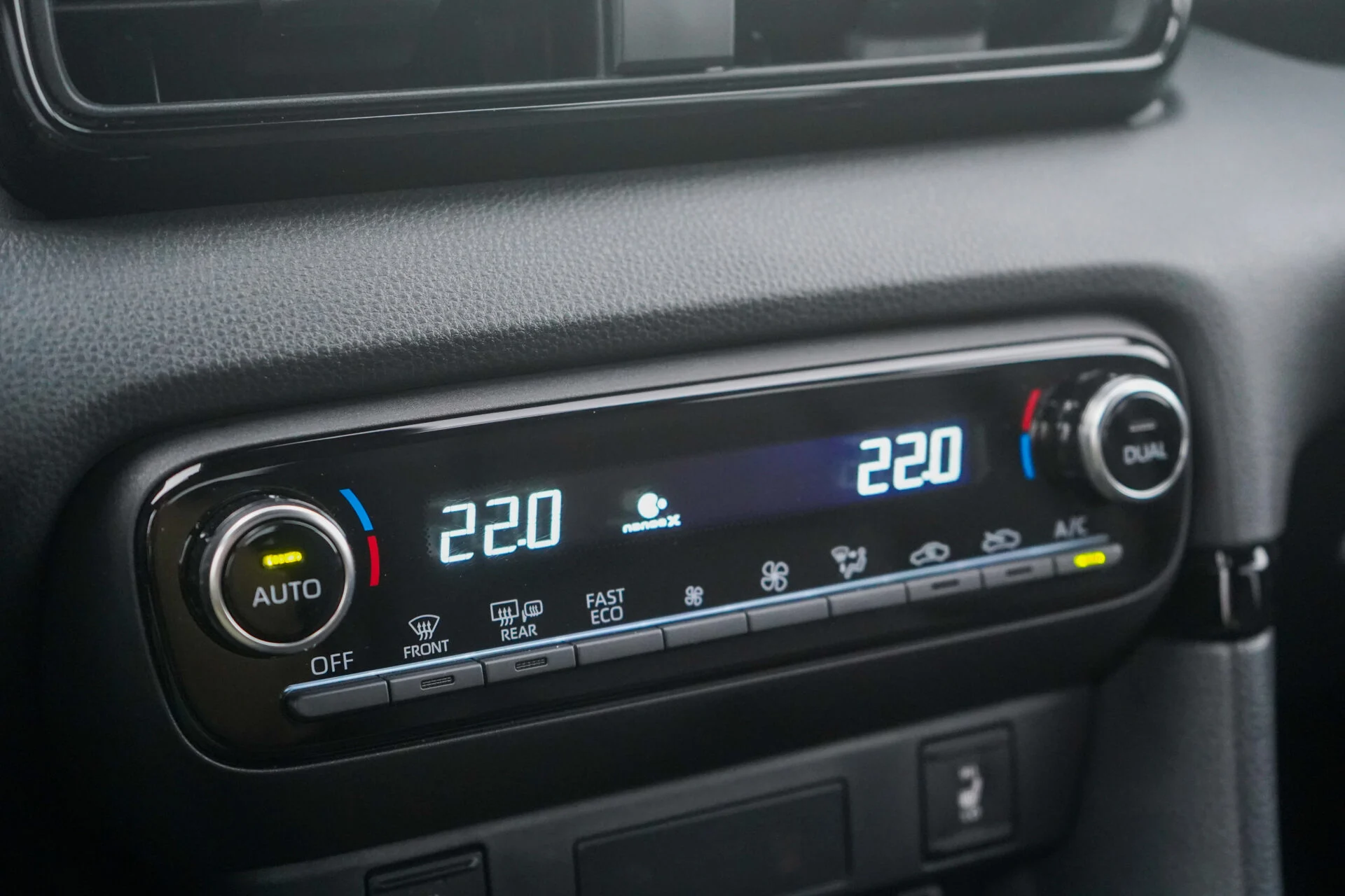 MG3 Hybrid vs Toyota Yaris Hybrid-13