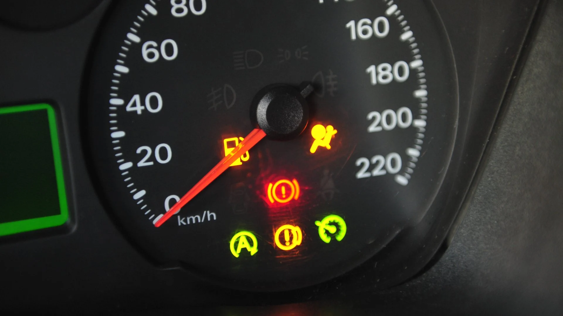avsloja-bilens-skick-instrumentpanel-funktioner-lampor