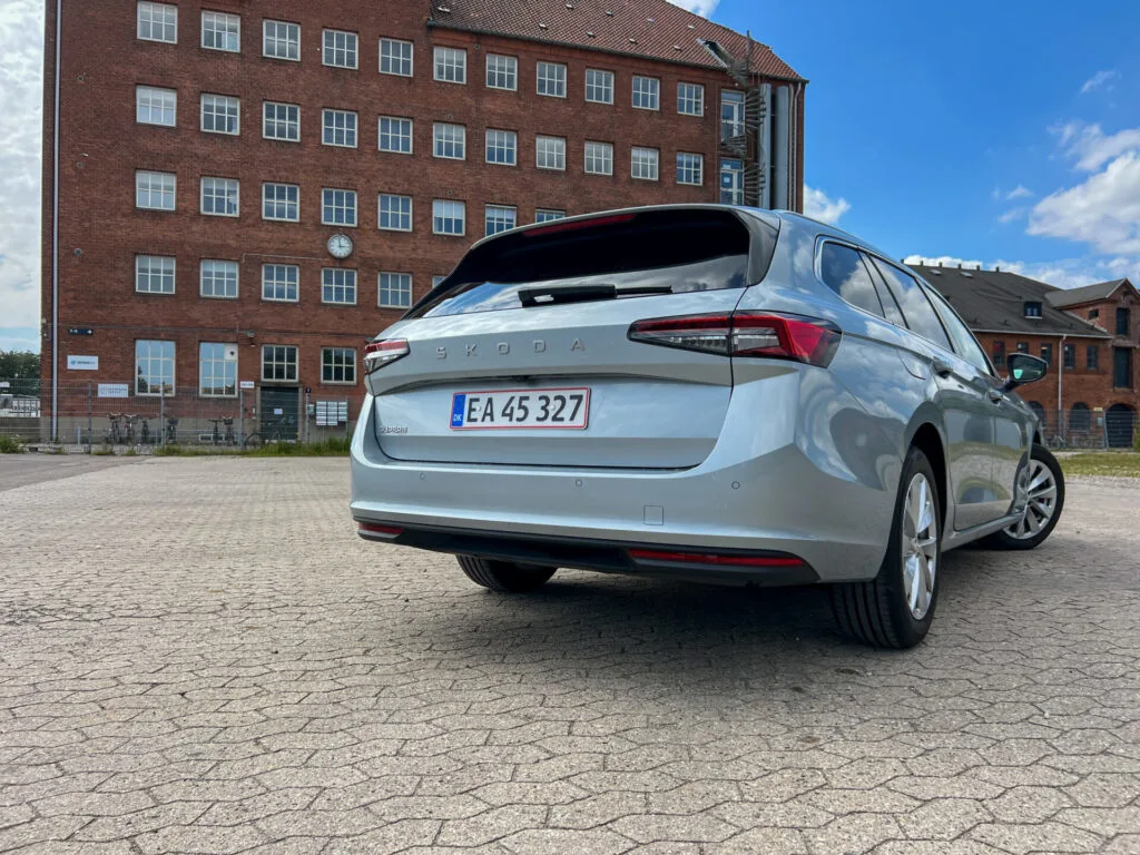 Skoda Superb Combi (13)