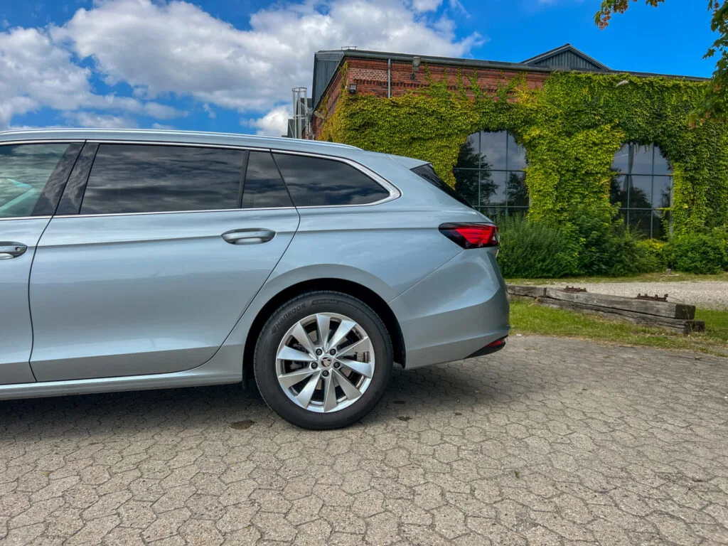Skoda Superb Combi (15)