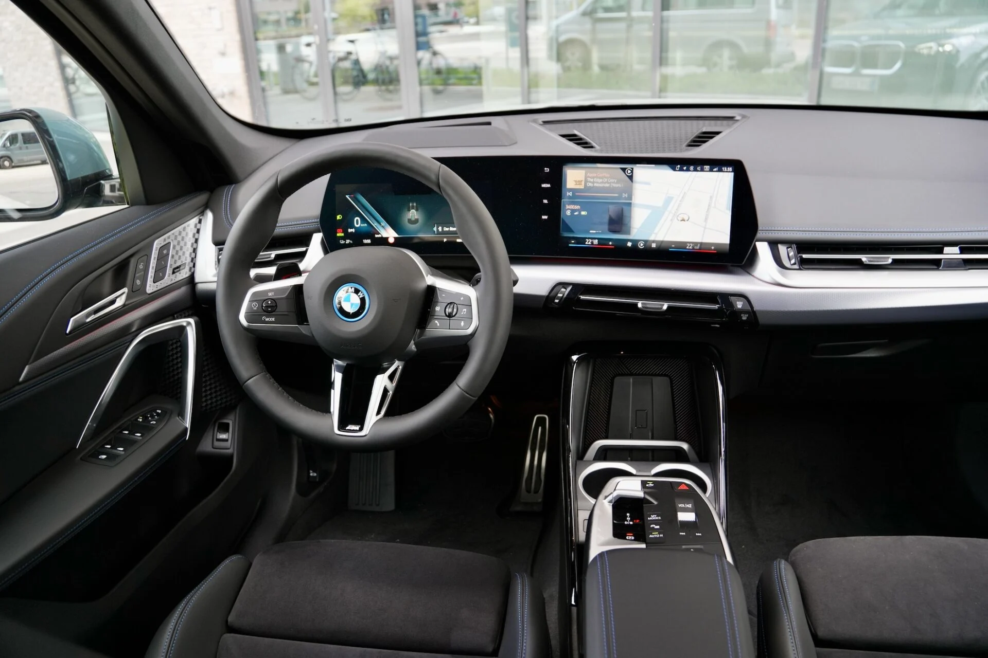 TEST BMW iX1 eDrive20 FC MBB64