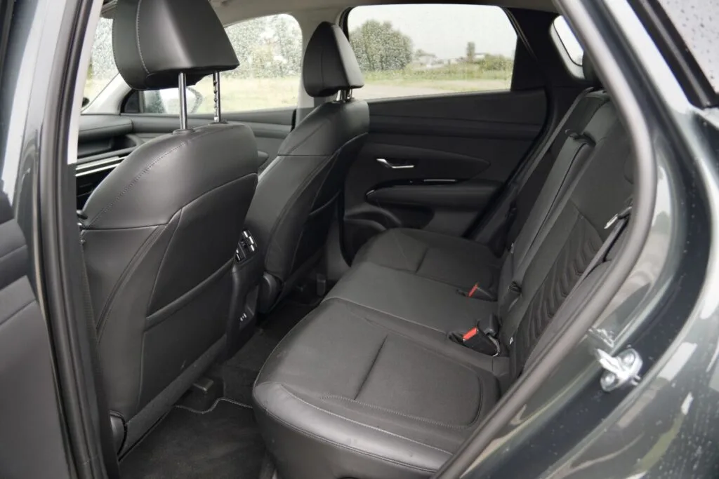 Nissan Qashqai vs Hyundai Tucson (20)