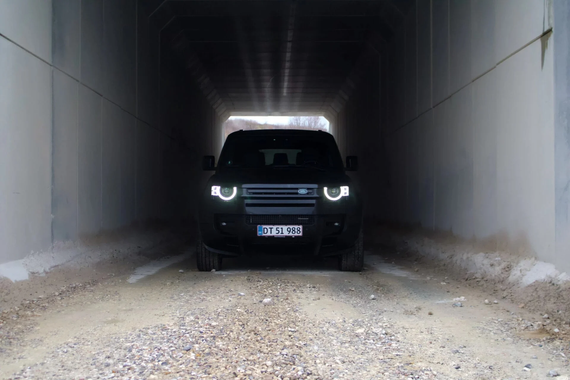 imgi 5 Land-Rover-Defender-130-26