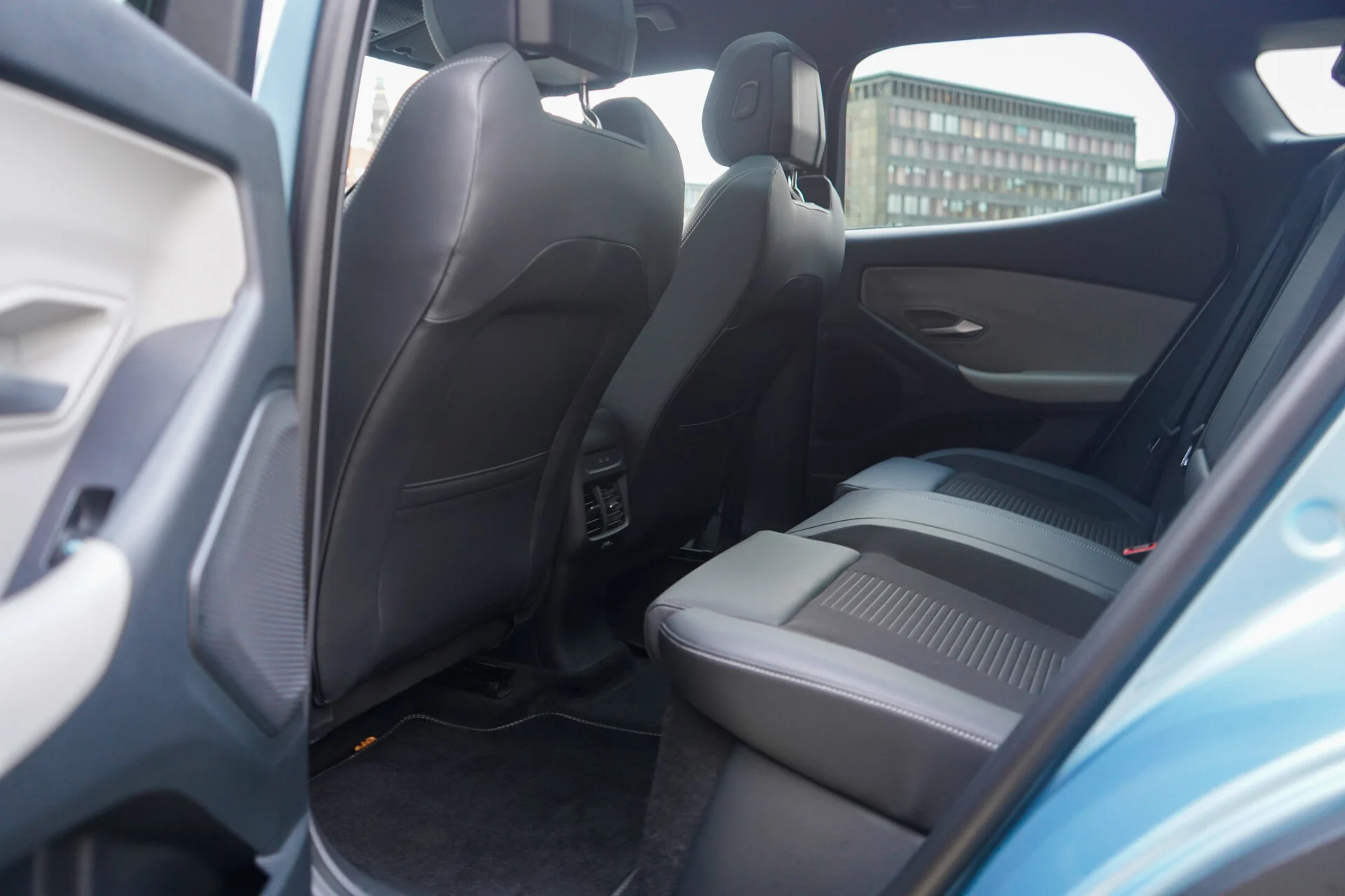 Ford Explorer vs Renault Scenic E-Tech-15