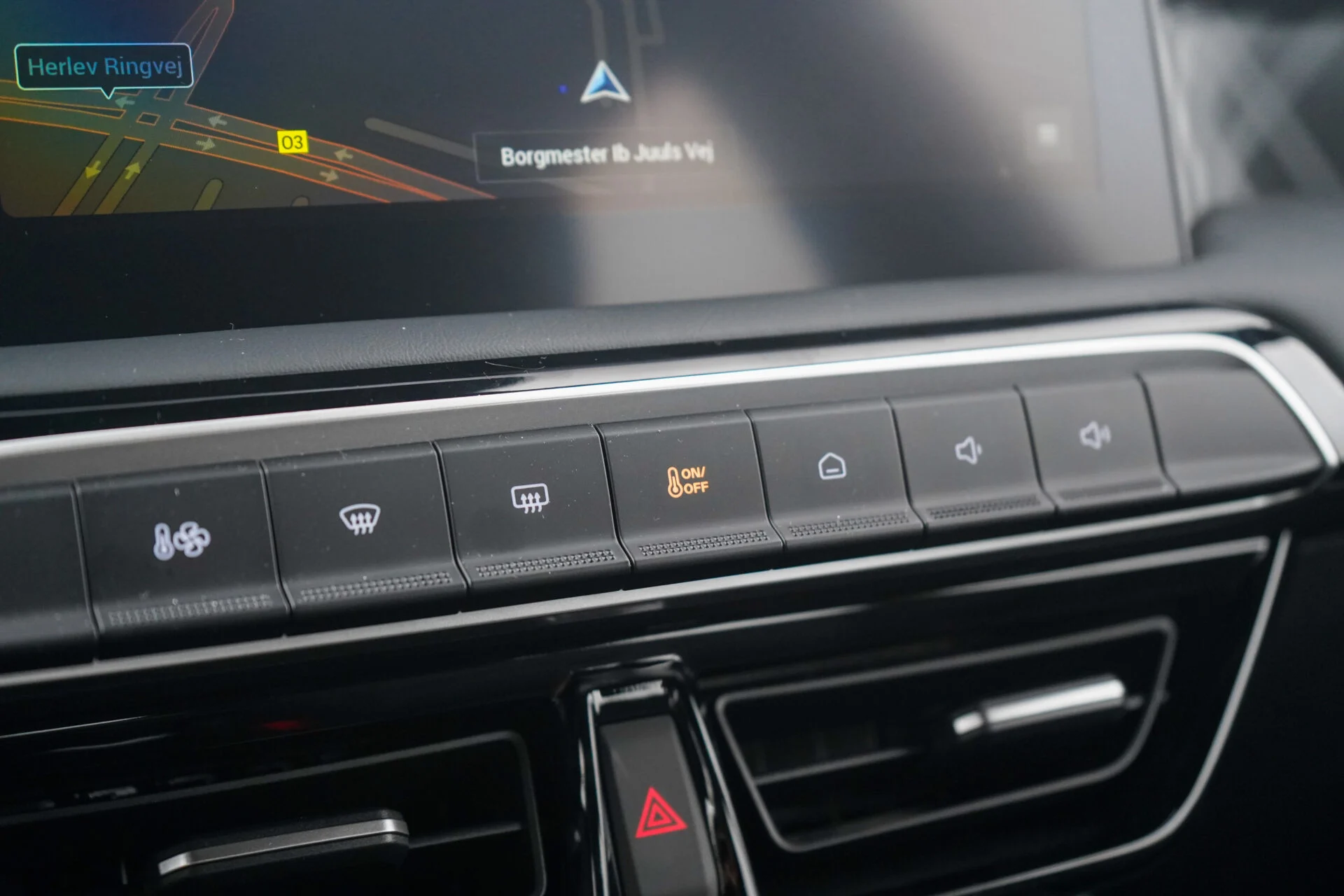 MG3 Hybrid vs Toyota Yaris Hybrid-25