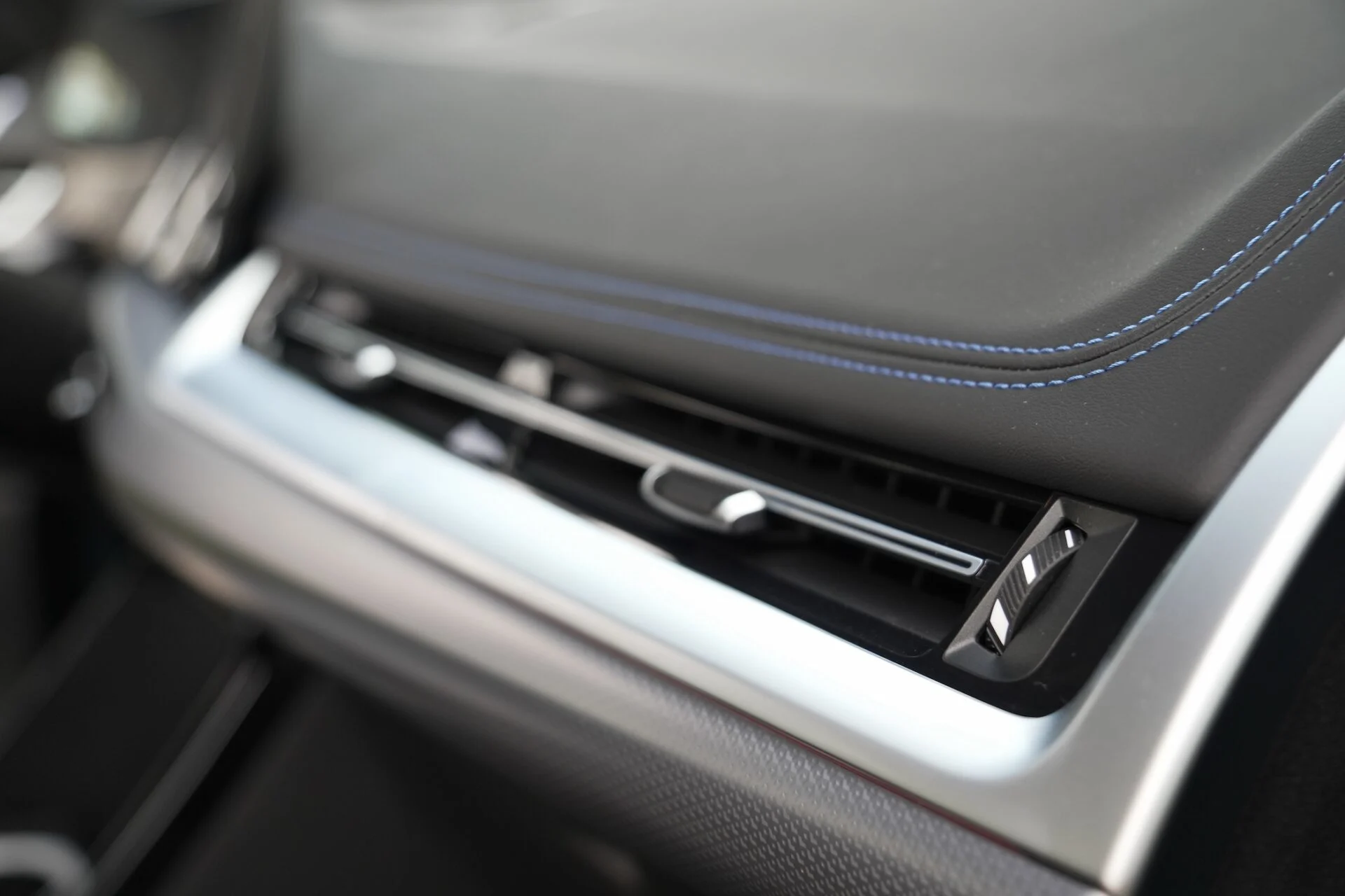 TEST BMW iX1 eDrive20 FC MBB58