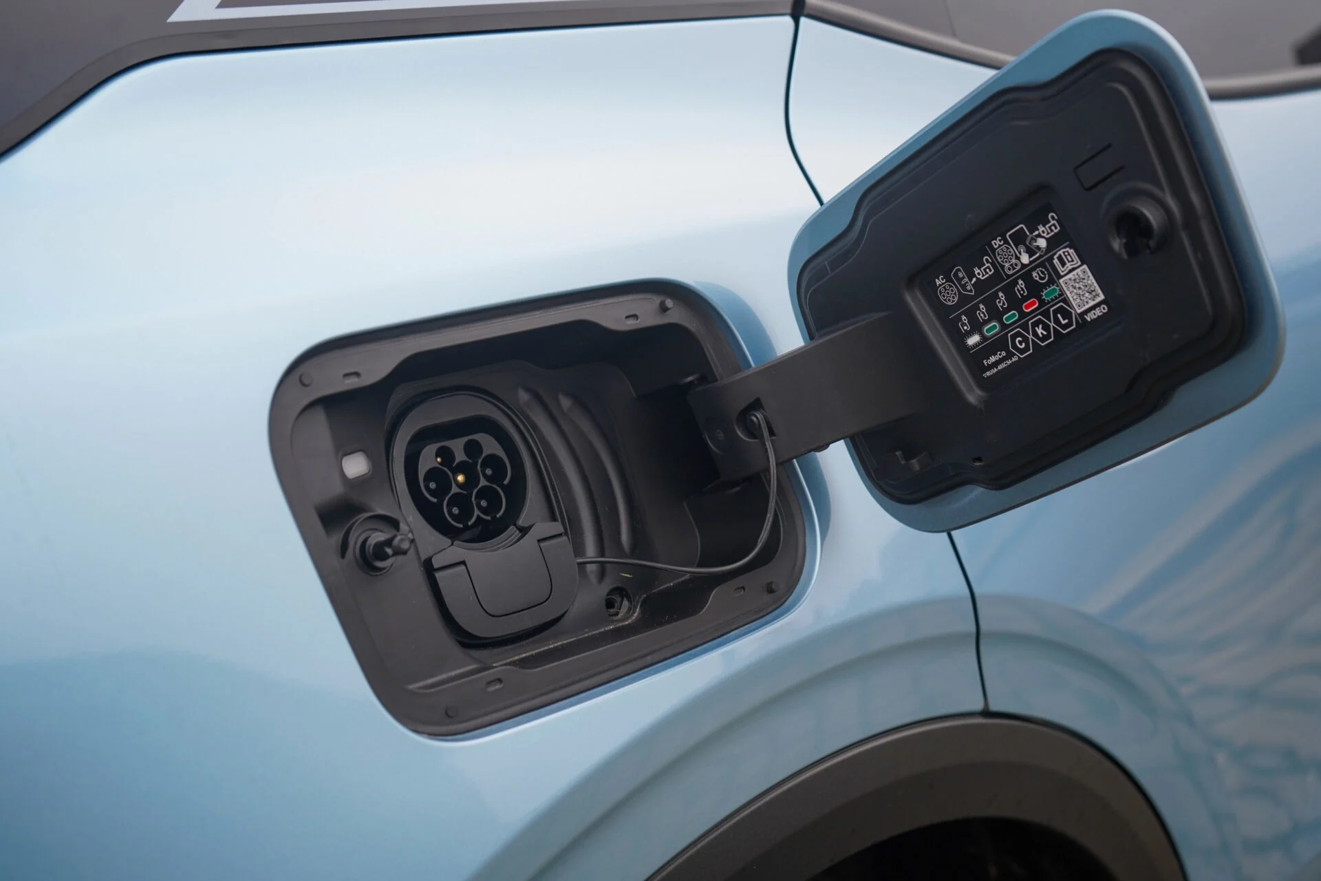 Ford Explorer vs Renault Scenic E-Tech-02