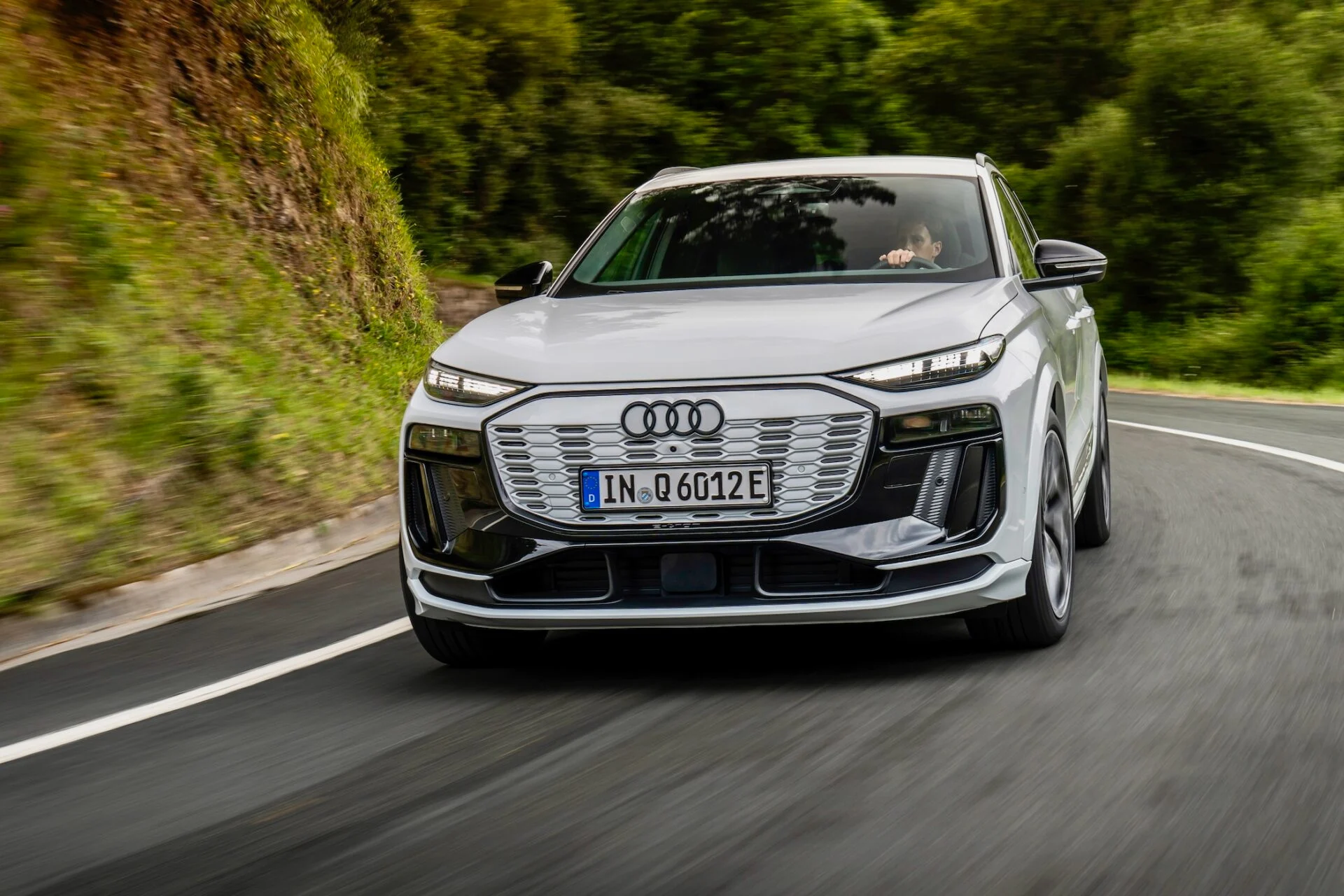 Audi Q6 E-Tron 51Glacier_white.jpg-1