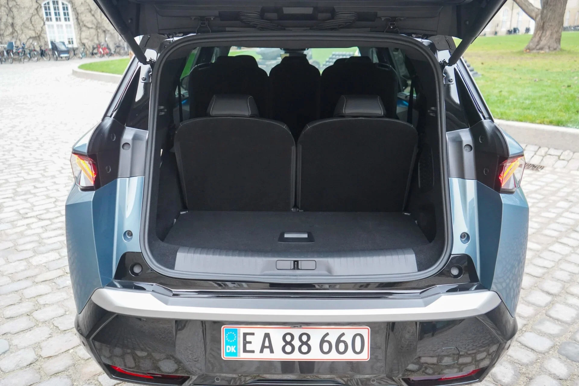 imgi 13 Peugeot-E-5008-20