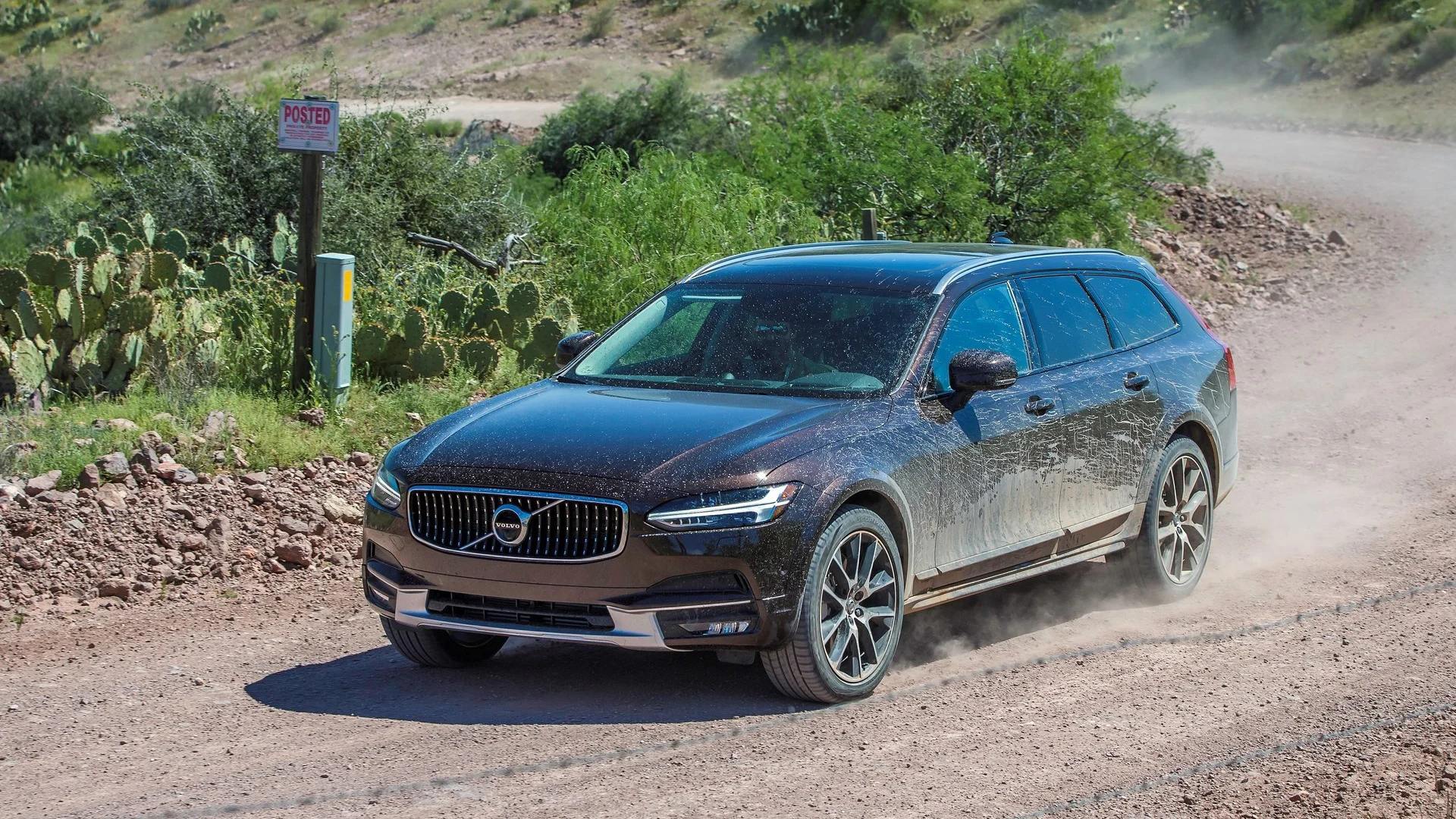 Volvo-vs-Mercedes-04