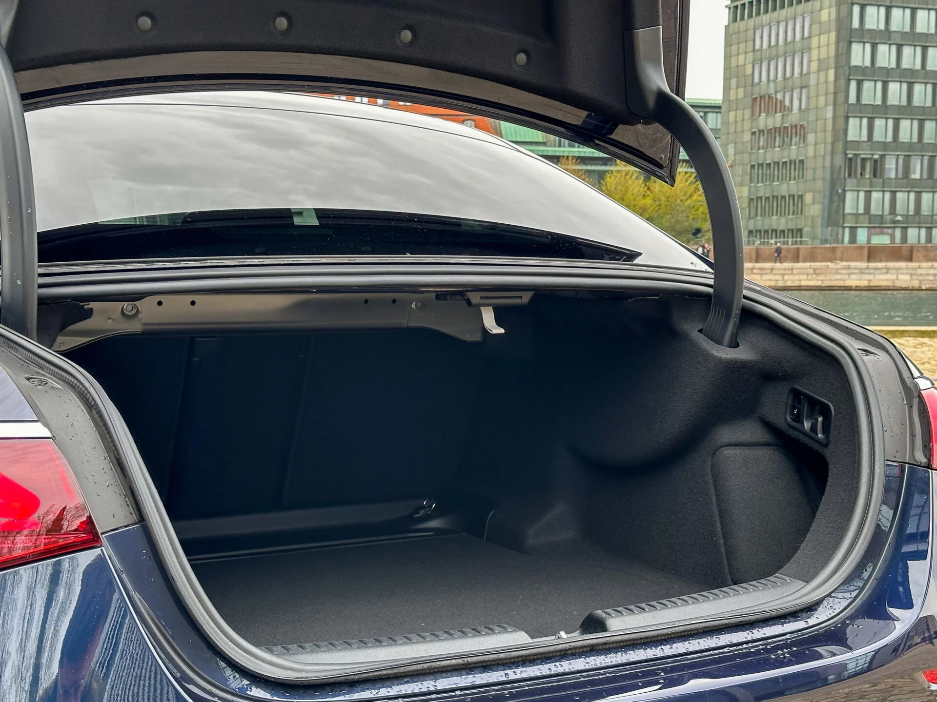 Mercedes-Benz E 220 d-14