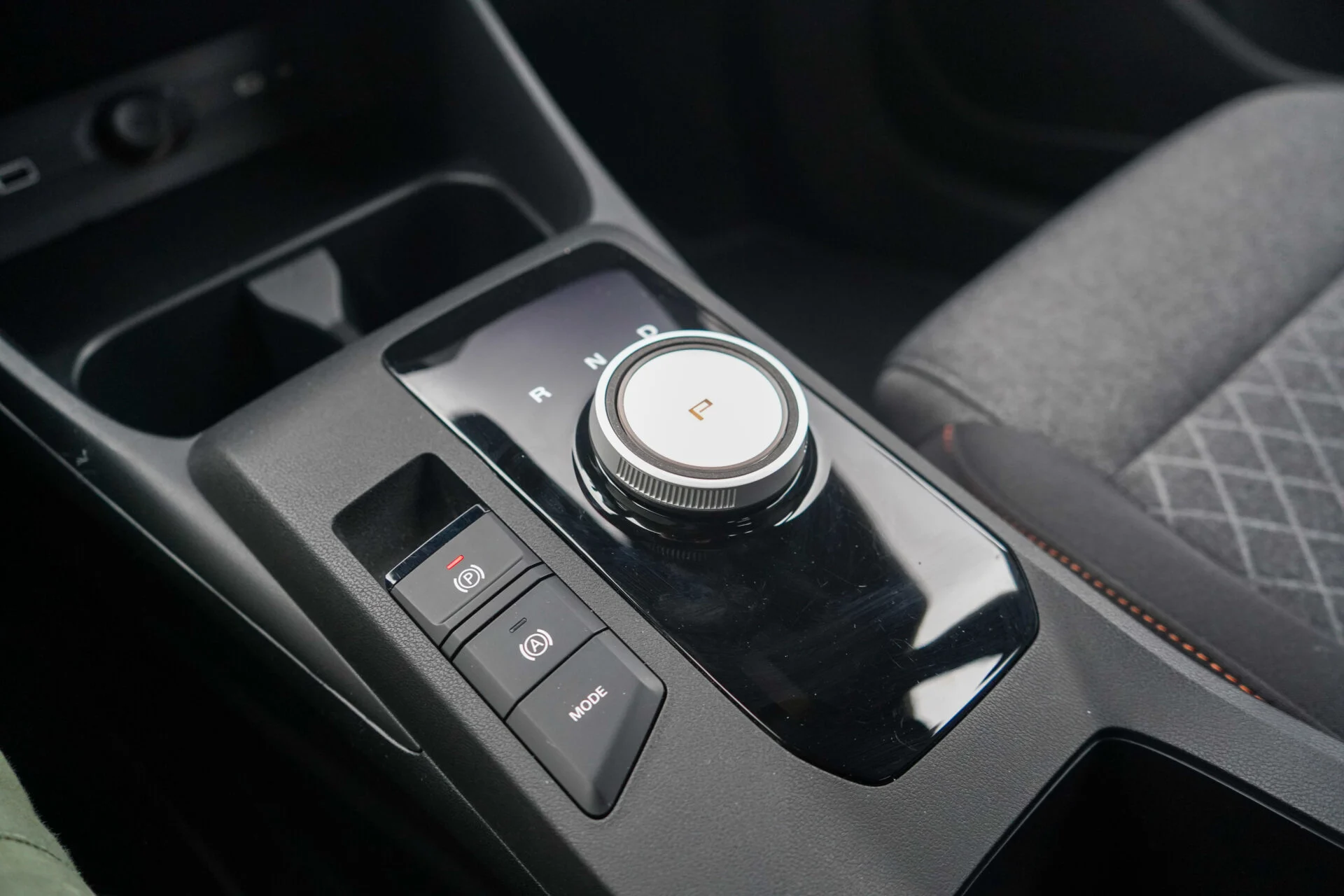 MG3 Hybrid vs Toyota Yaris Hybrid-24