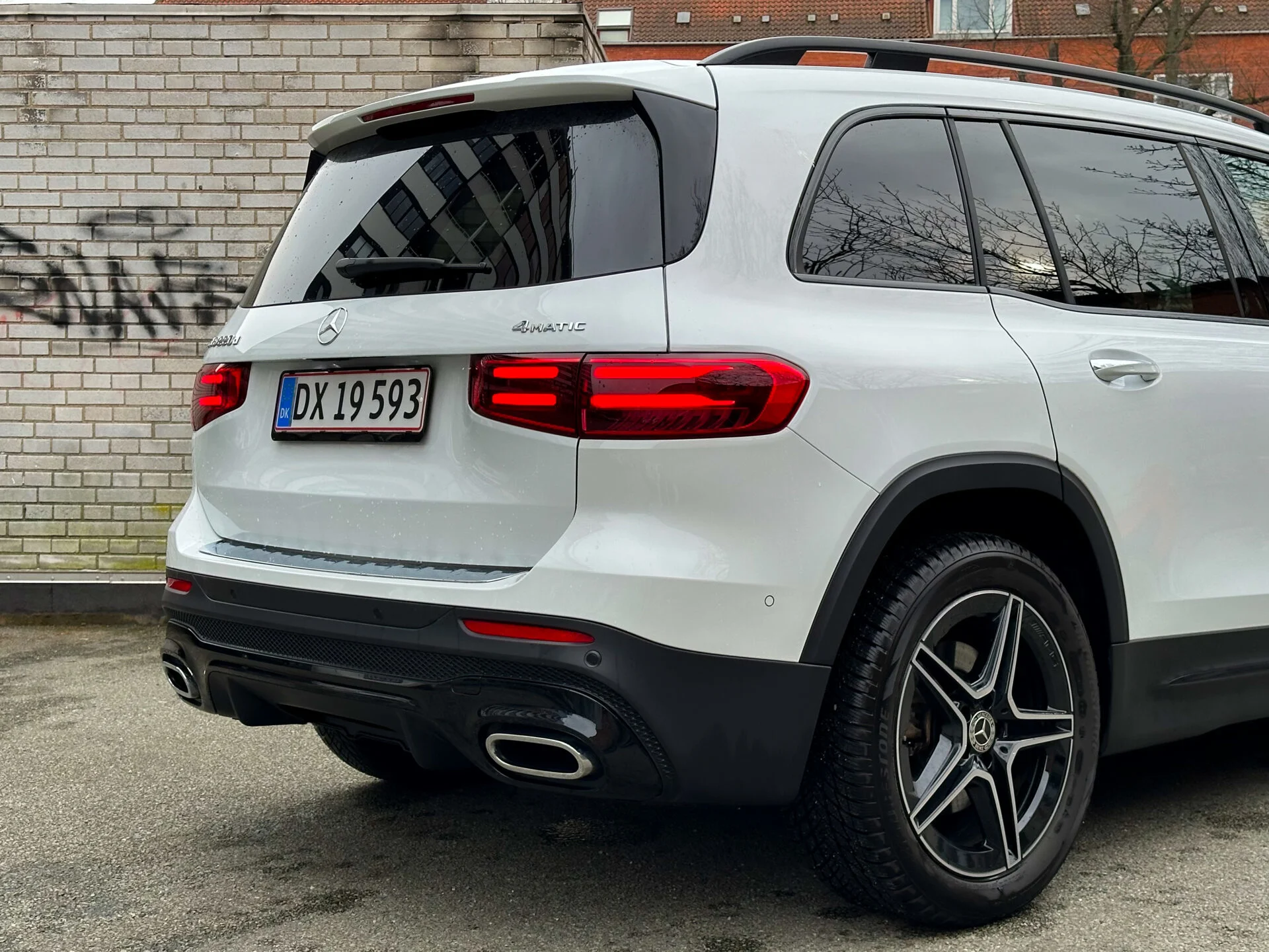 Mercedes-Benz GLB 220d-23