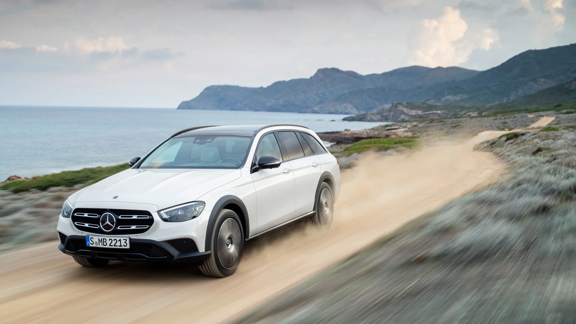 Volvo-vs-Mercedes-06