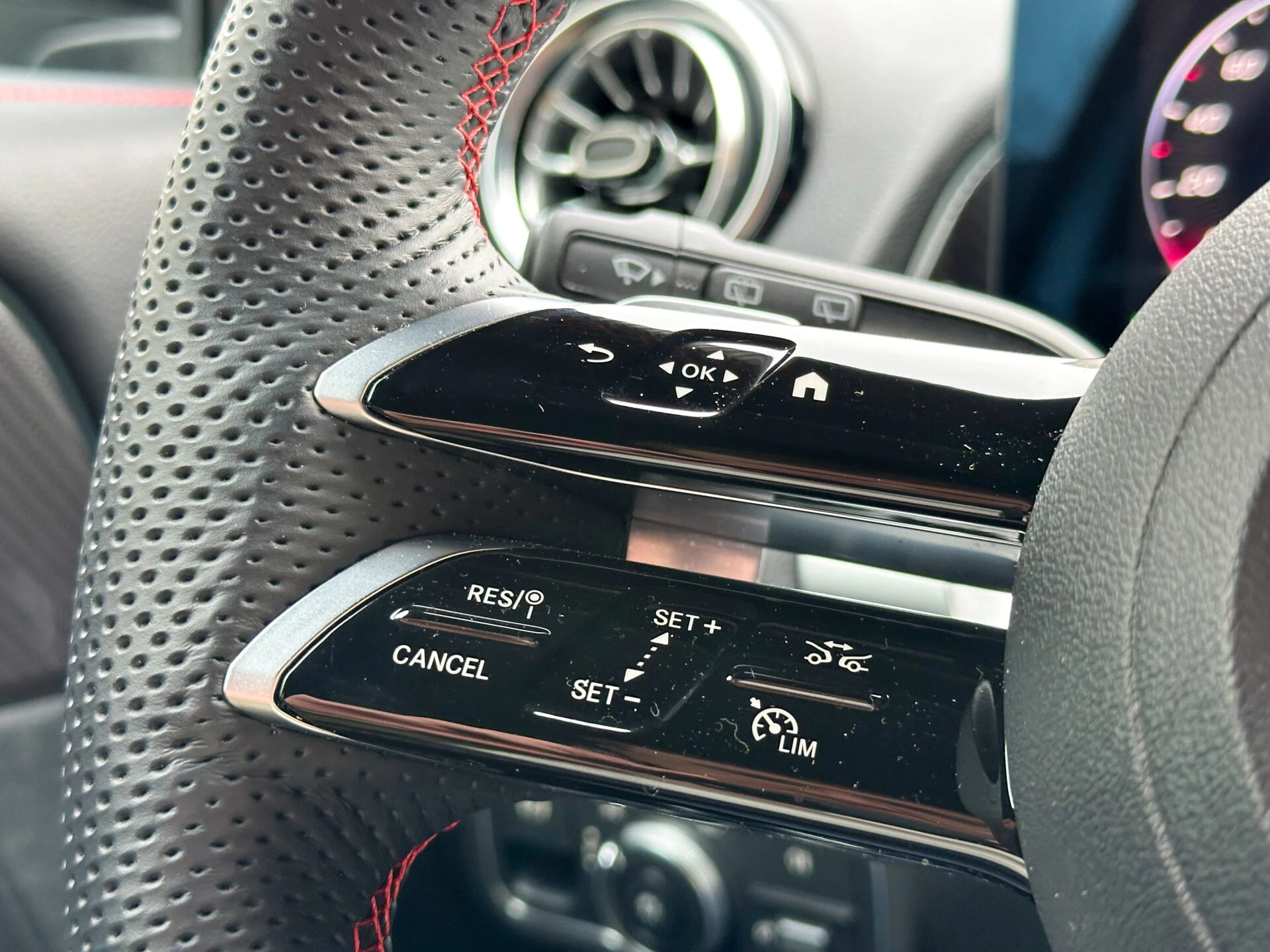 Mercedes-Benz GLB 220d-02