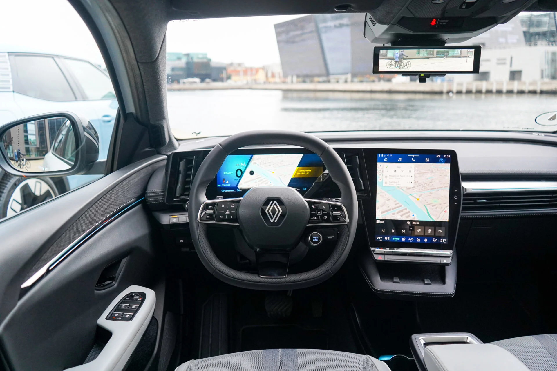 Ford Explorer vs Renault Scenic E-Tech-22