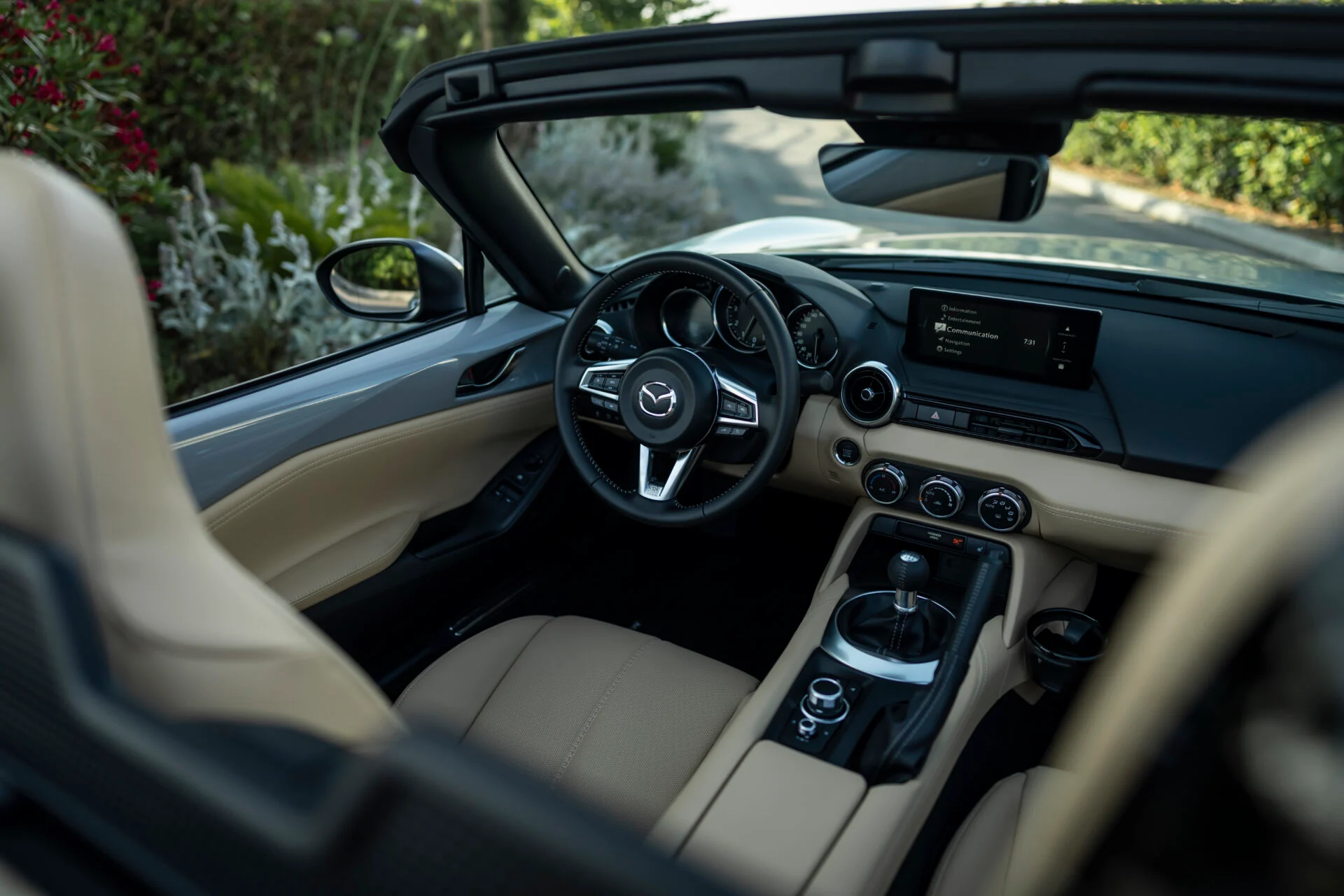 mazda_mx-5_35th_anniversary_2024_mazda_mx-5_ag_int_2_highres