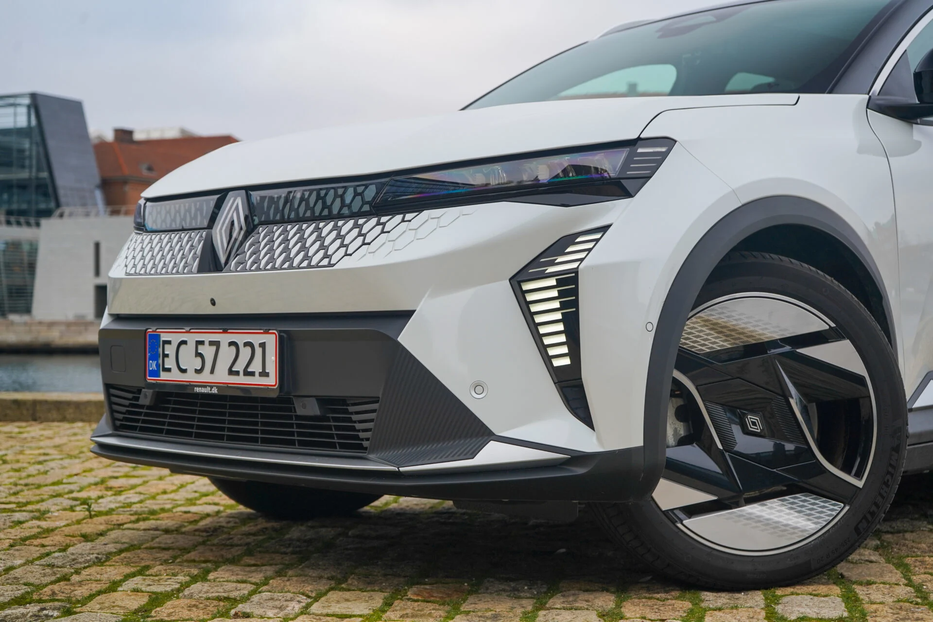 Ford Explorer vs Renault Scenic E-Tech-48