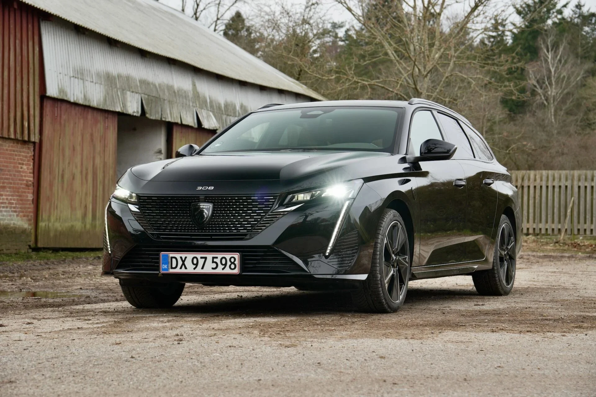 Mörk Peugeot-E-308-SW