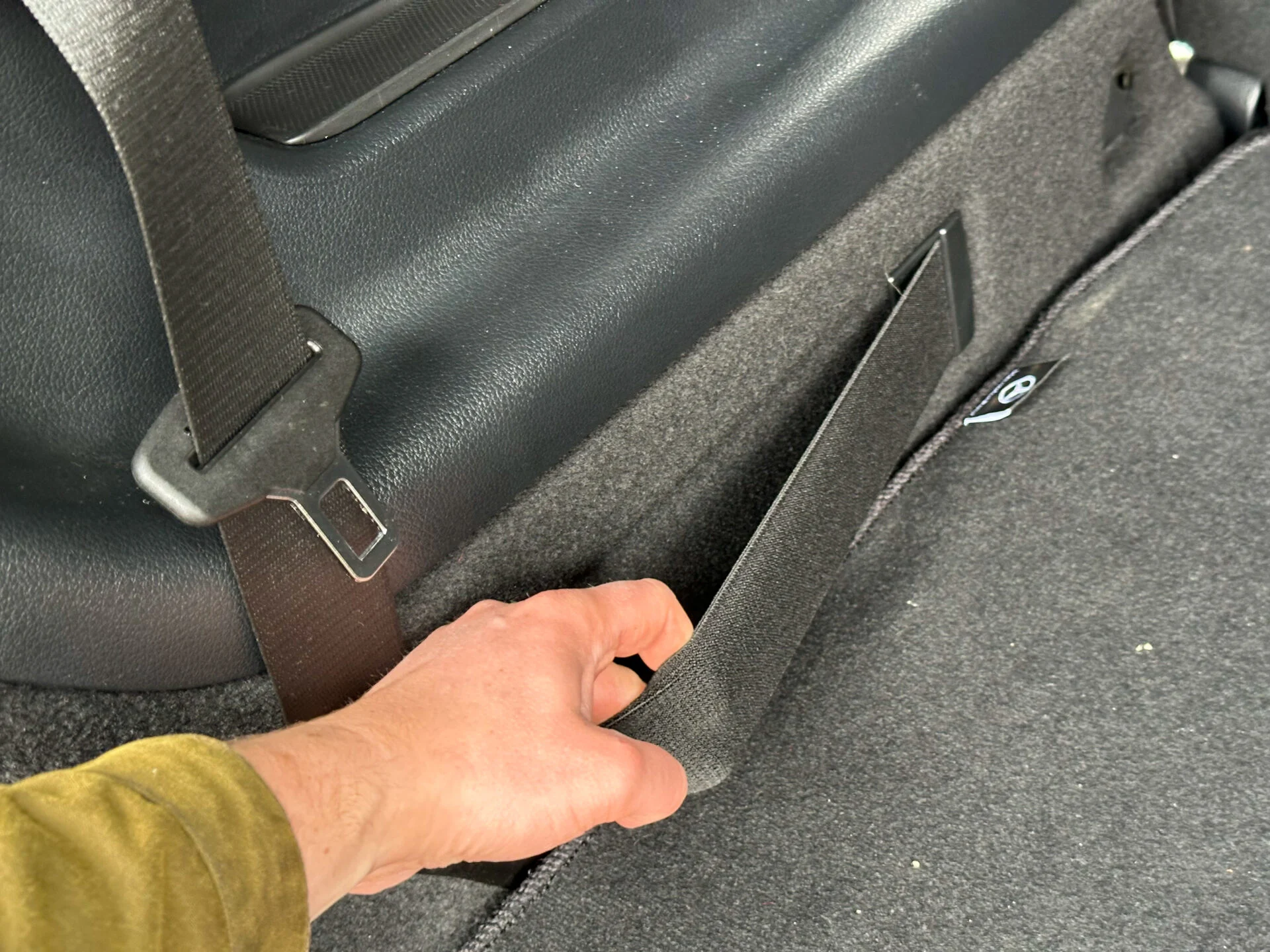 Mercedes-Benz GLB 220d-28