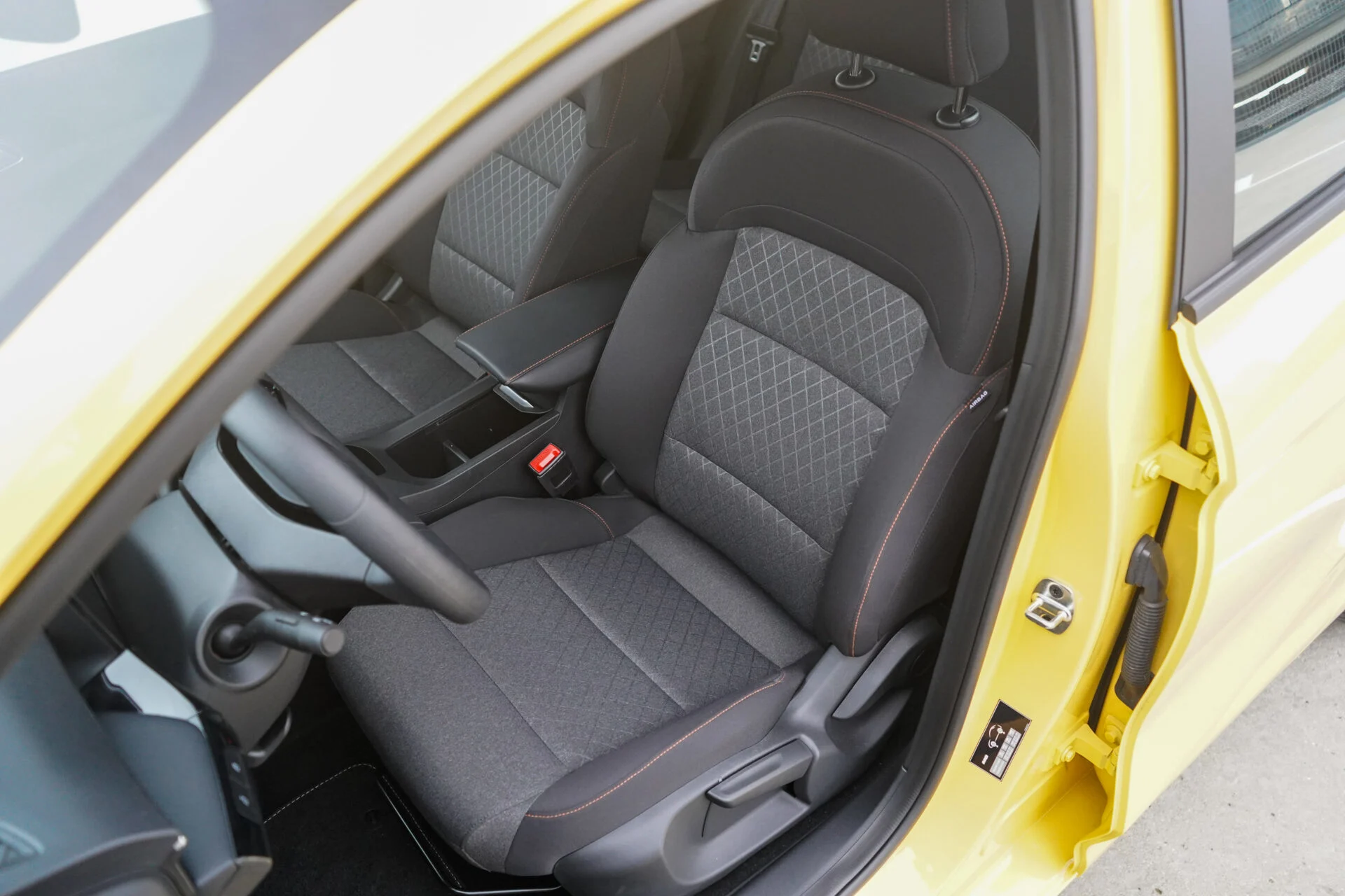 MG3 Hybrid vs Toyota Yaris Hybrid-22