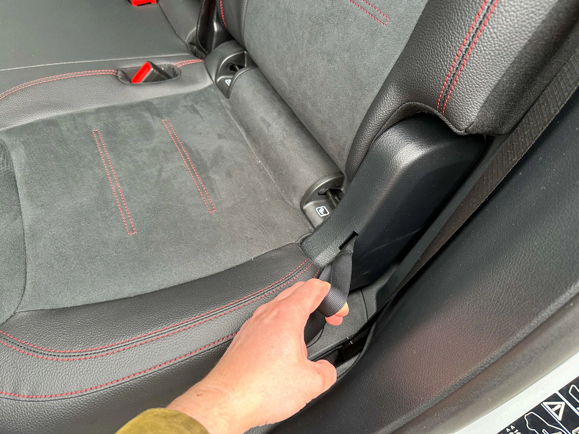 Mercedes-Benz GLB 220d-32