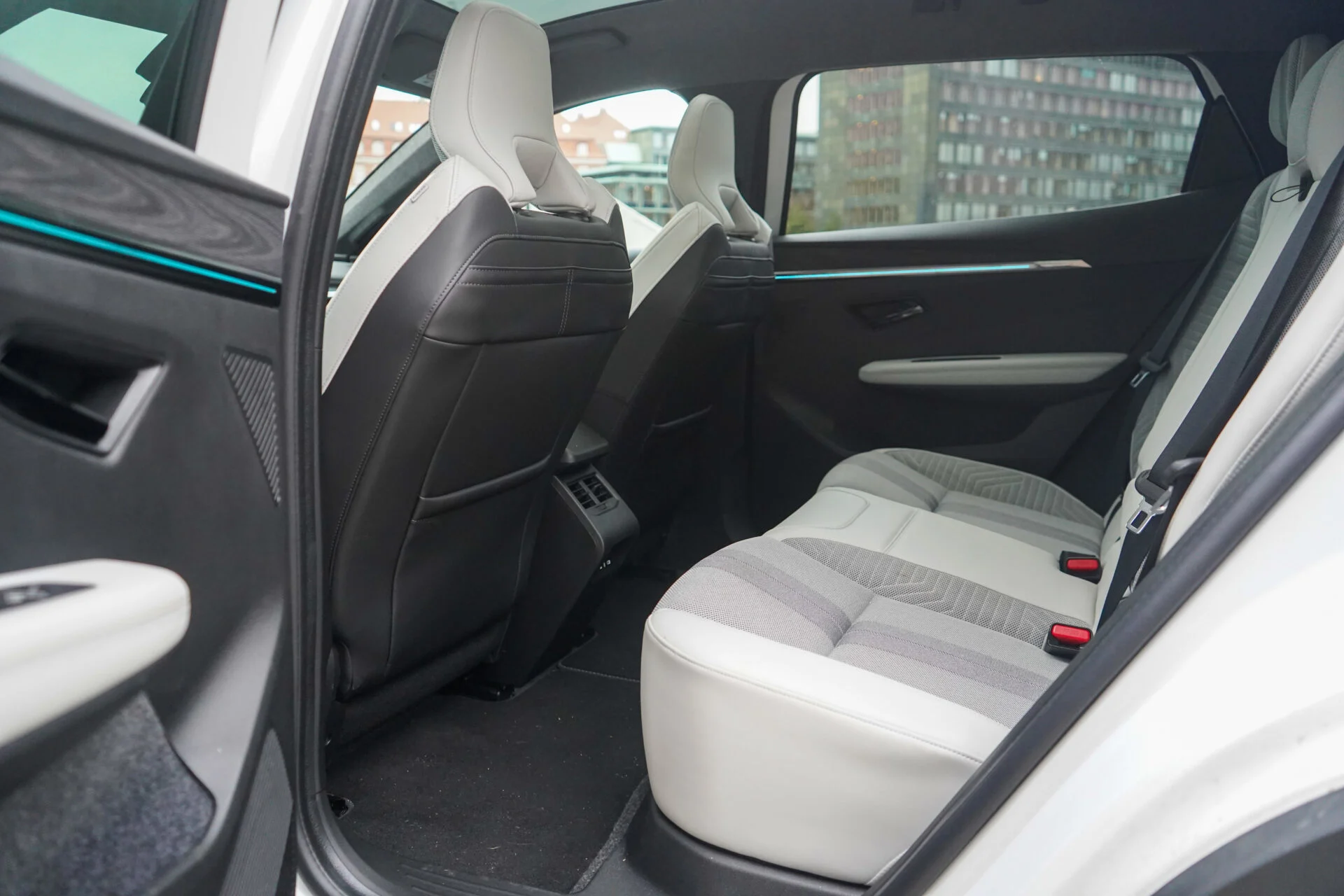 Ford Explorer vs Renault Scenic E-Tech-31