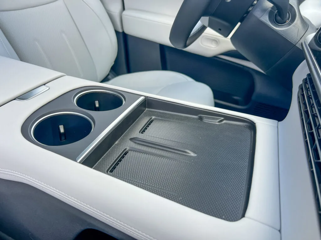 Mittkonsol i bil