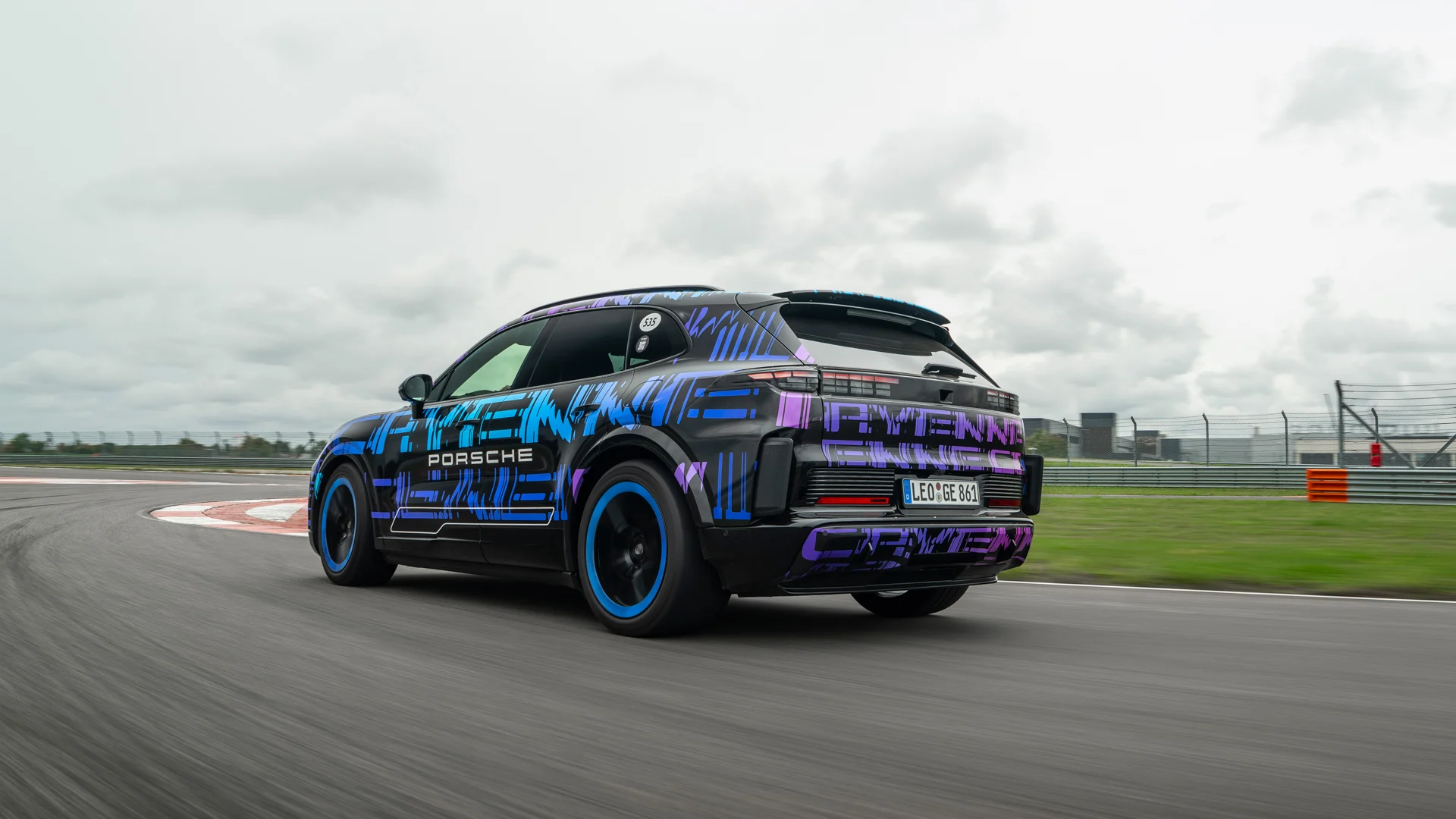 Porsche-Cayenne-Electric-4