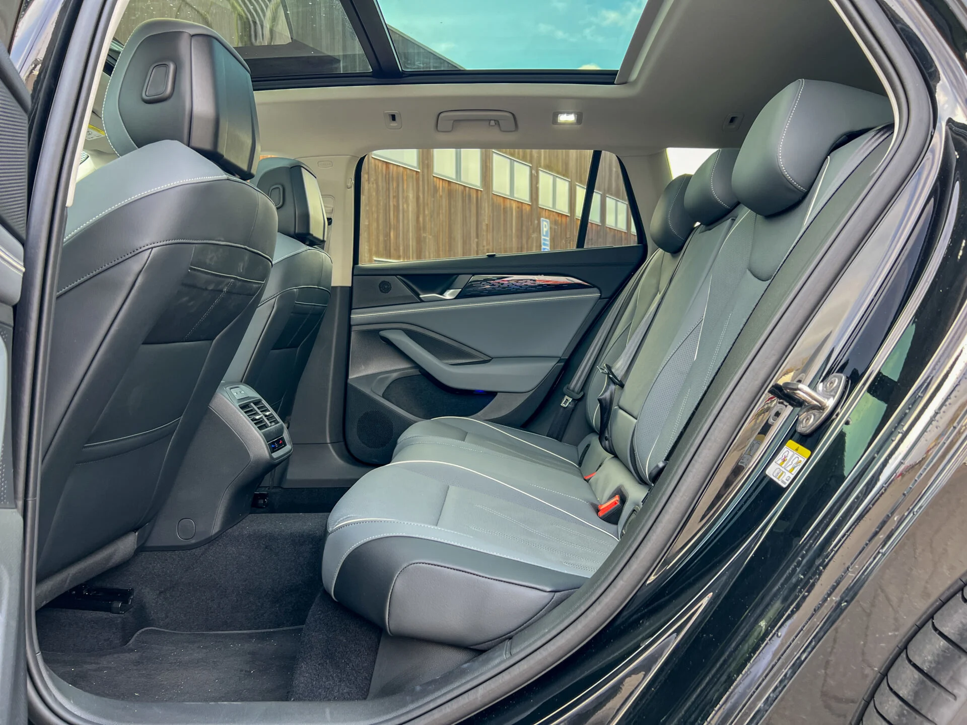 VW-Passat-Variant-36