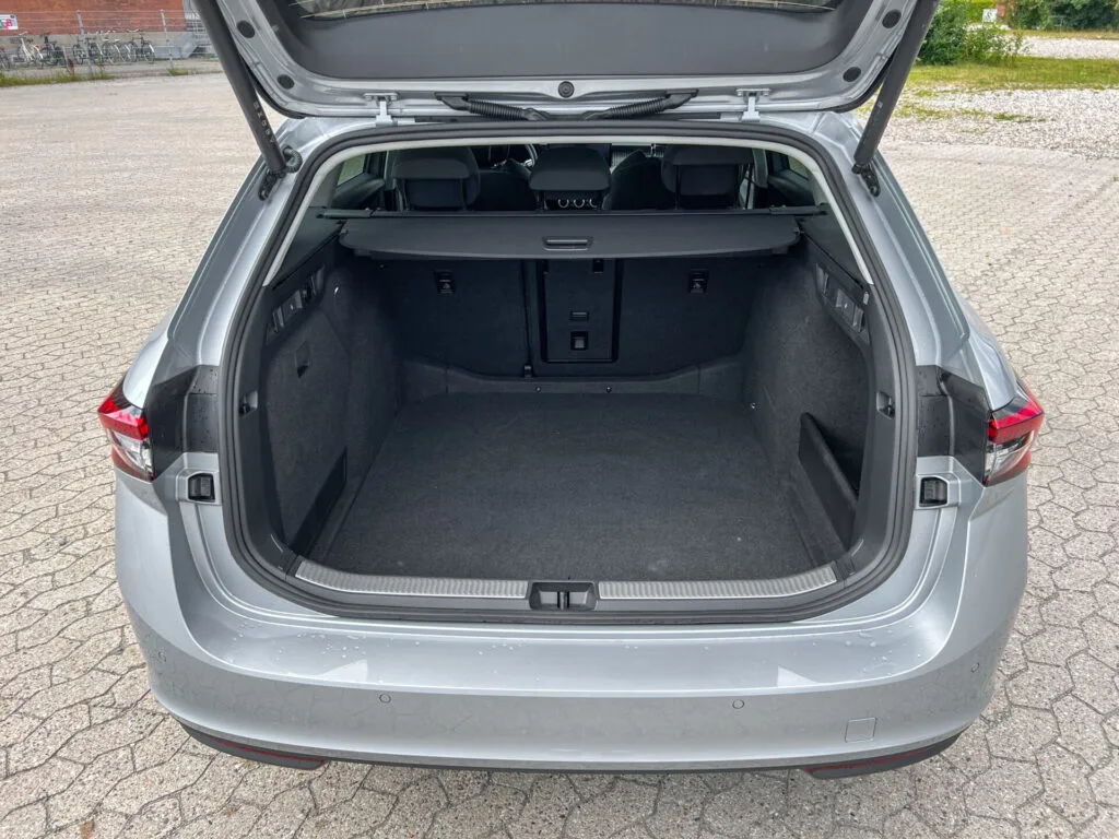 Skoda Superb Combi (18)