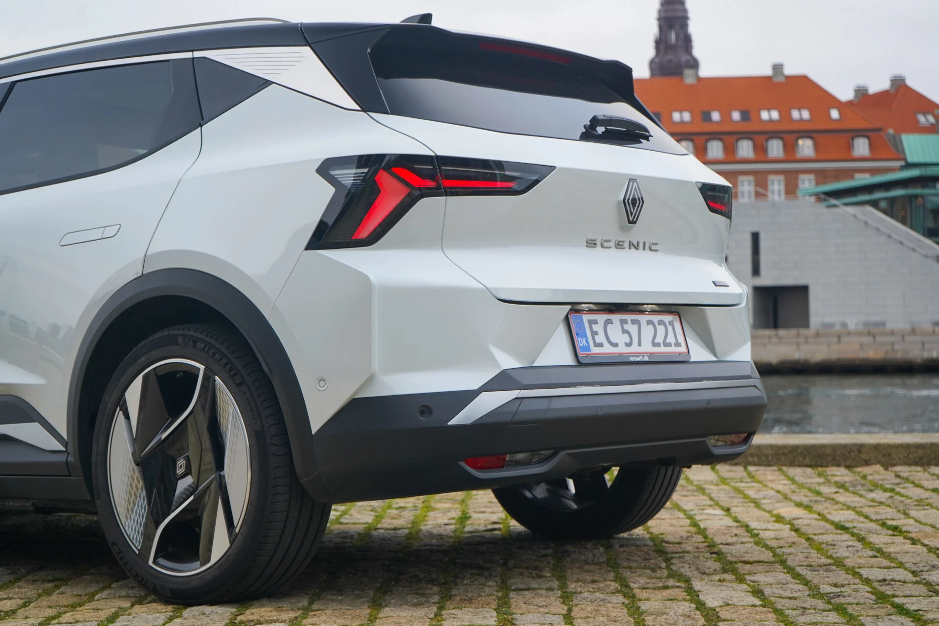 Ford Explorer vs Renault Scenic E-Tech-35