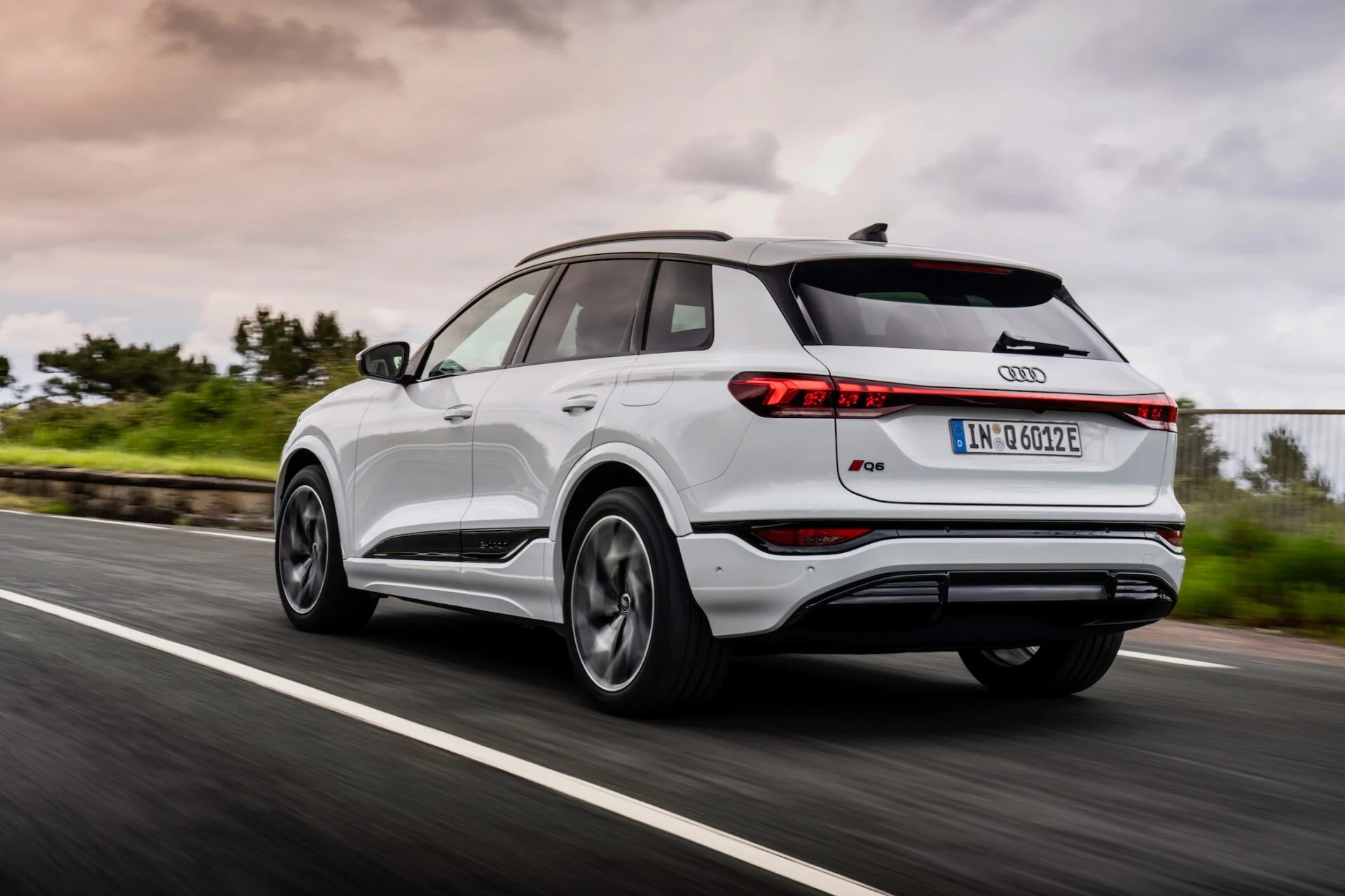 Audi Q6 E-Tron 58Glacier_white.jpg-1