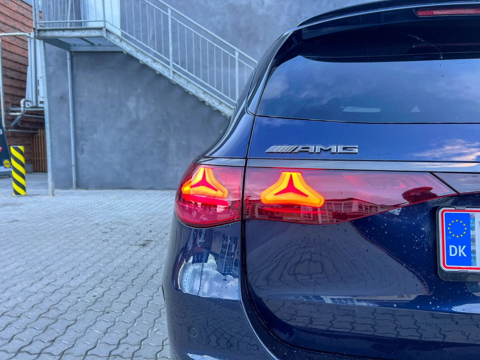 Baklykta på Mercedes